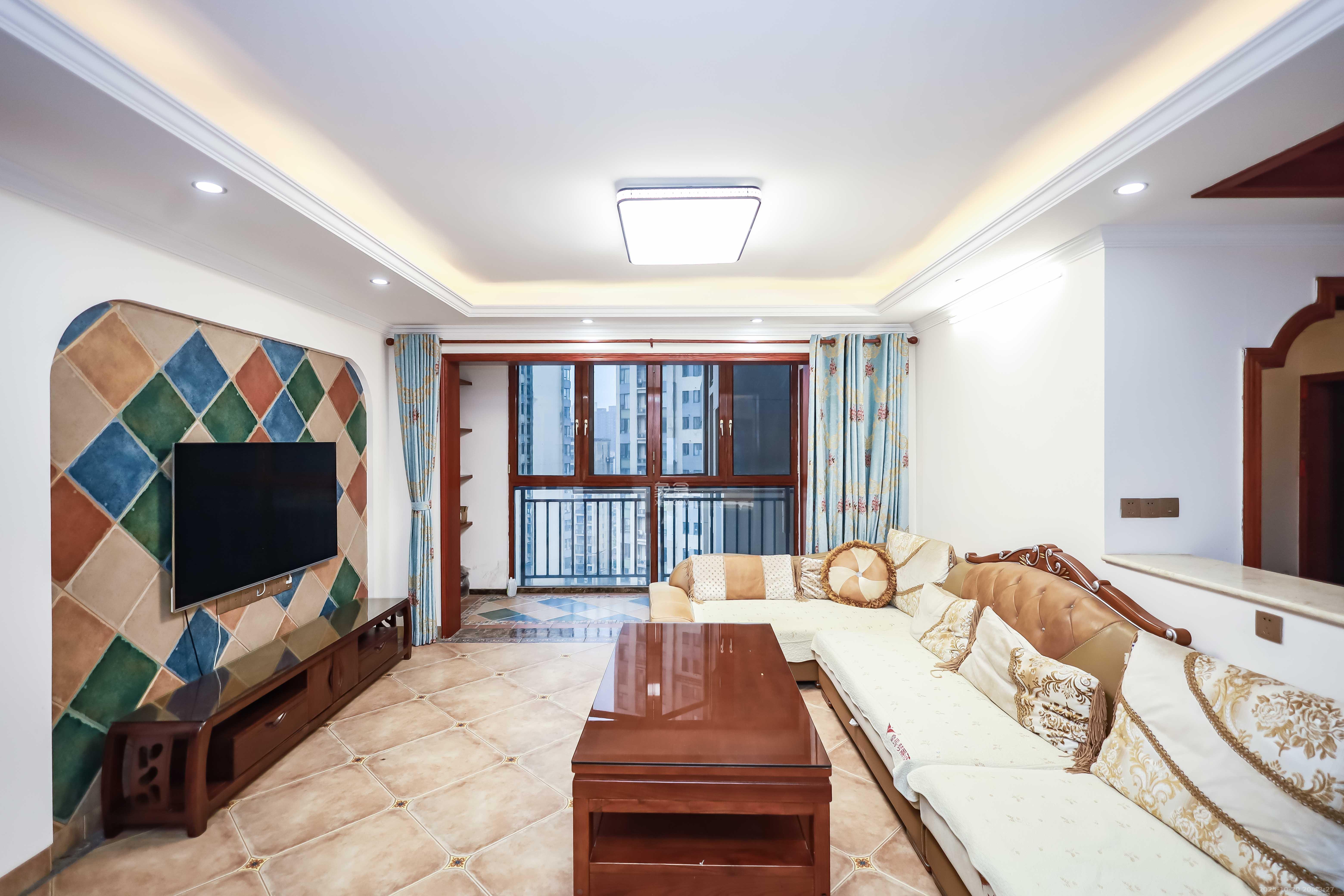 卓越蔚蓝海岸三期  3室2厅2卫    118.0万