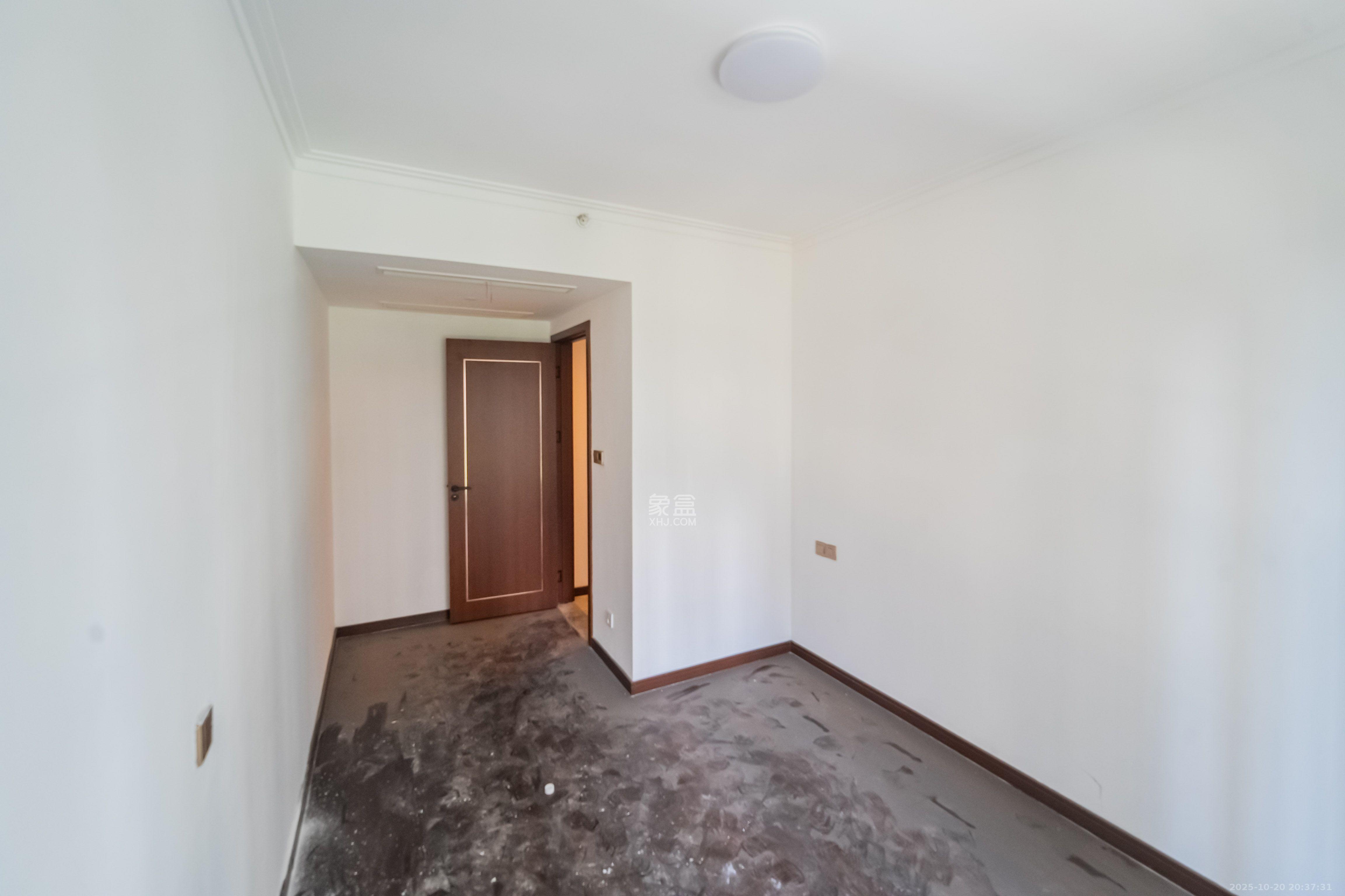 绿地长沙城际空间站(绿地新里佳苑)  5室2厅2卫    4000.0元/月 绿地长沙城际空间站(绿地新里佳苑)  5室2厅2卫    4000.0元/月室内图