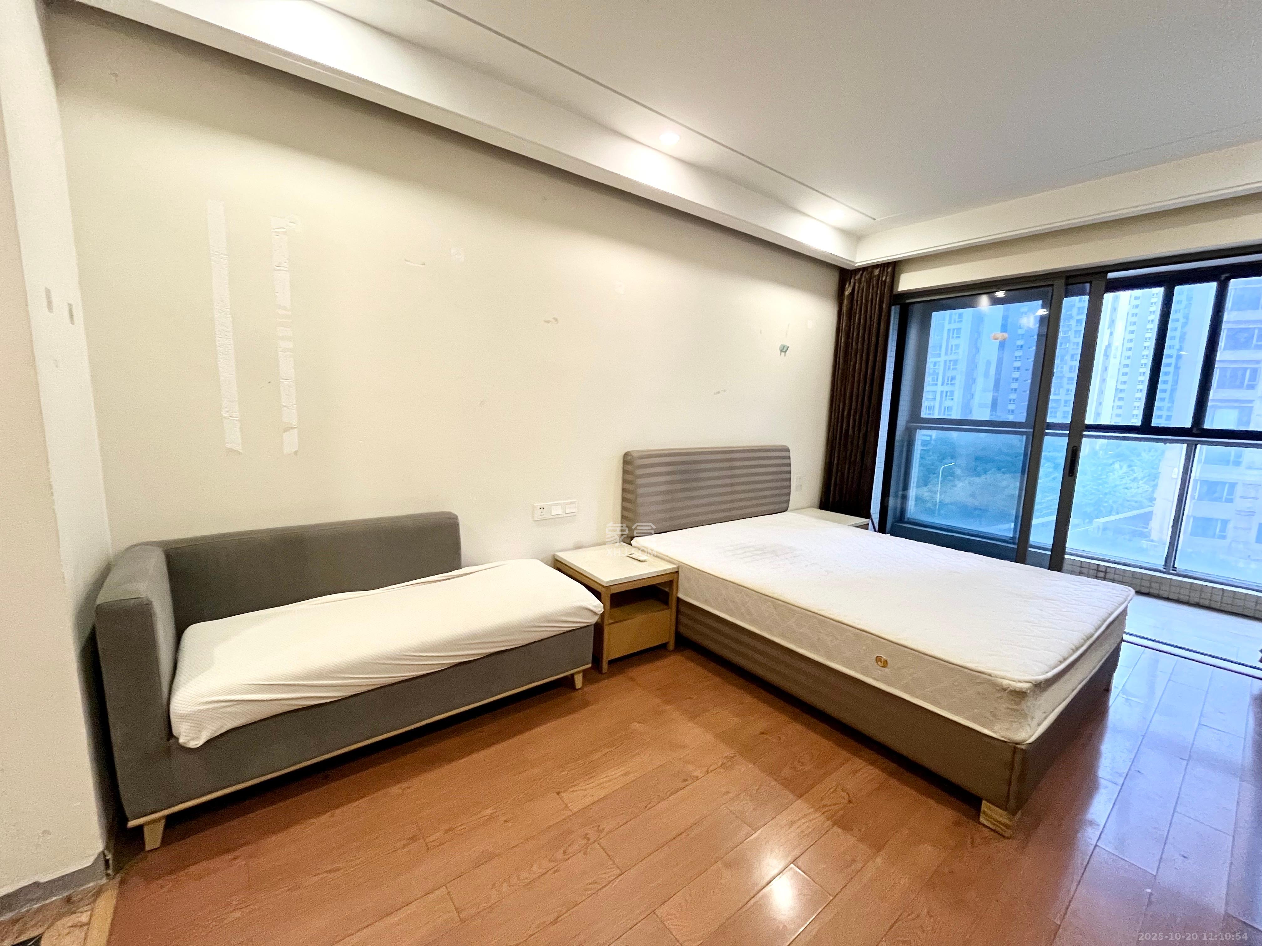 珠江花城四期花盛  1室1厅1卫    1300.0元/月 珠江花城四期花盛  1室1厅1卫    1300.0元/月室内图