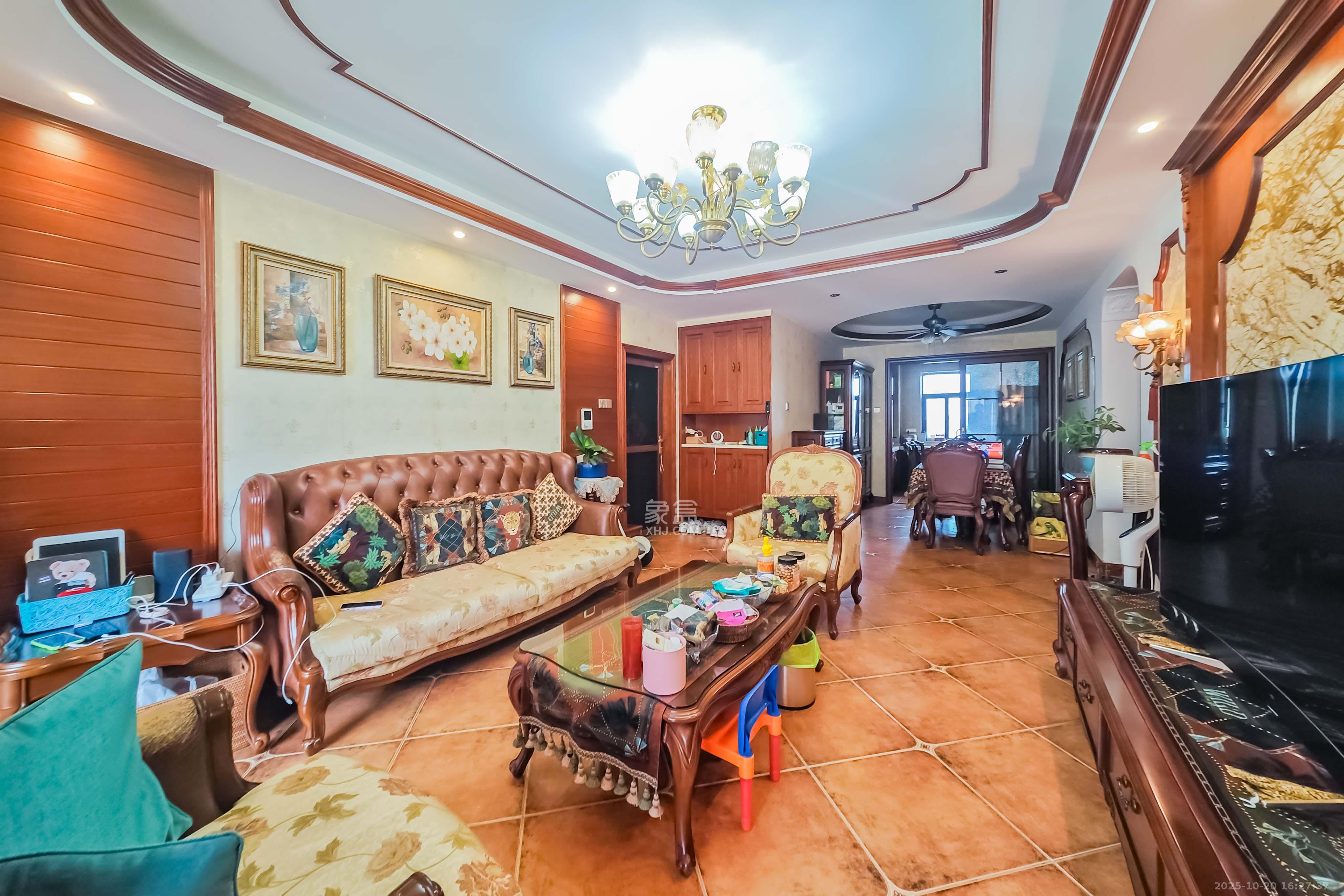 香樟兰亭（朗峰苑）  4室2厅1卫    160.0万客厅