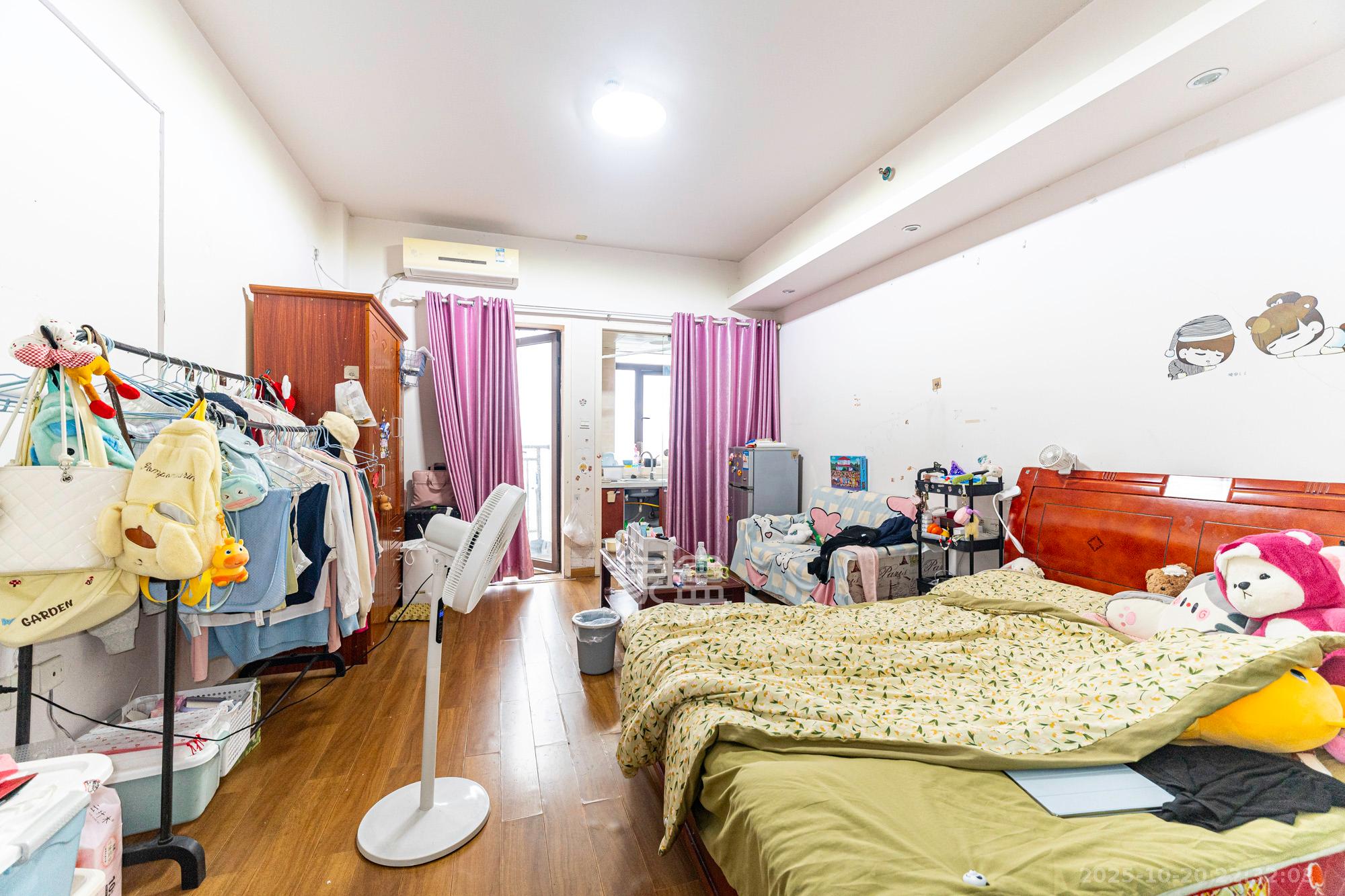 水岸世景 1室1厅1卫 18.8万 水岸世景 1室1厅1卫 18.8万客厅