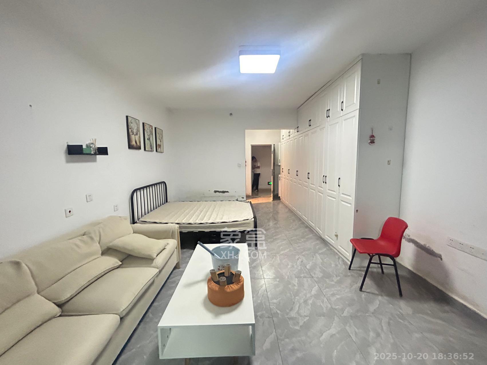 怡海星城  1室1厅1卫    1100.0元/月室内图