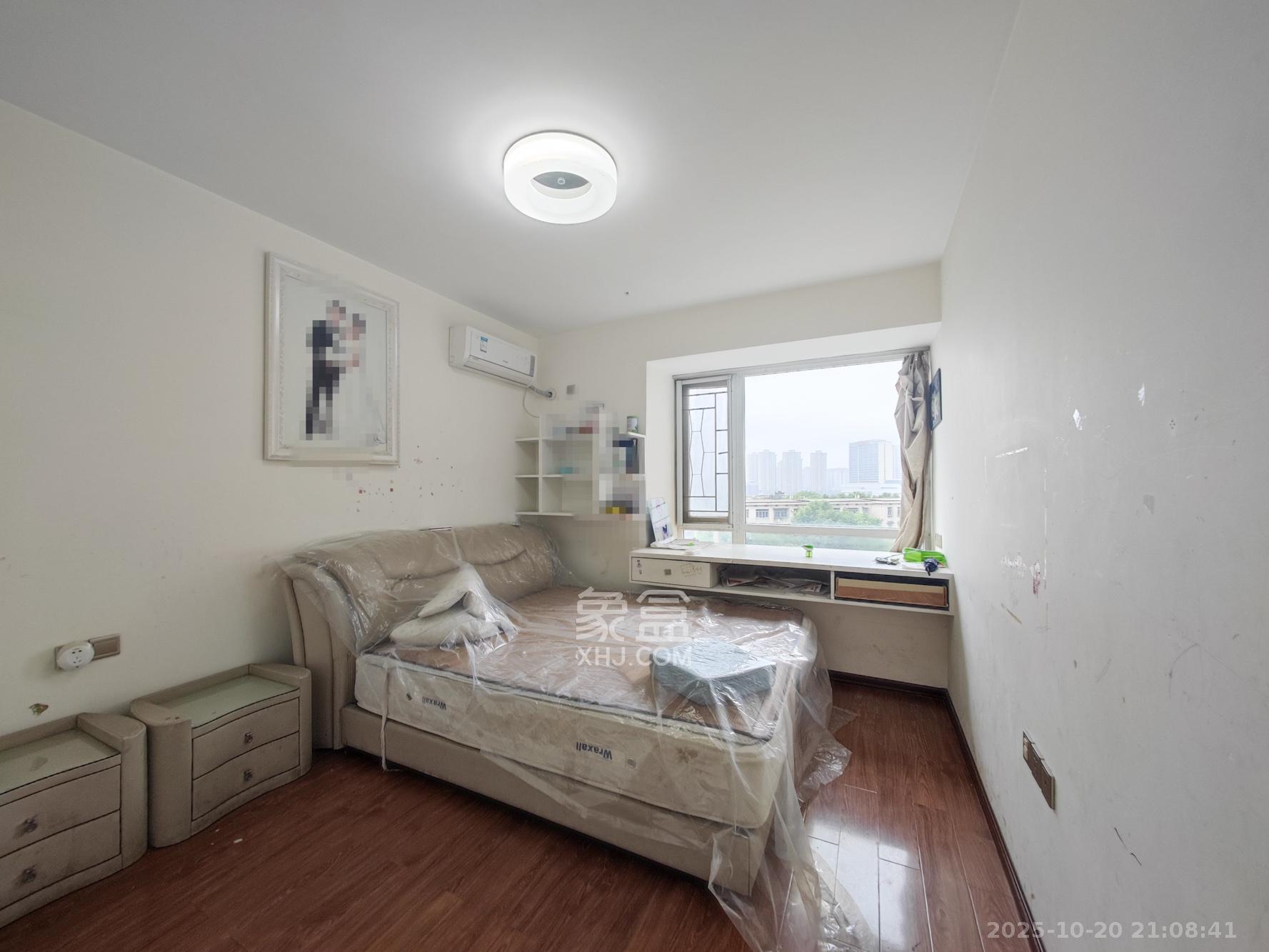 佳天名苑  3室2厅2卫    88.0万卧室