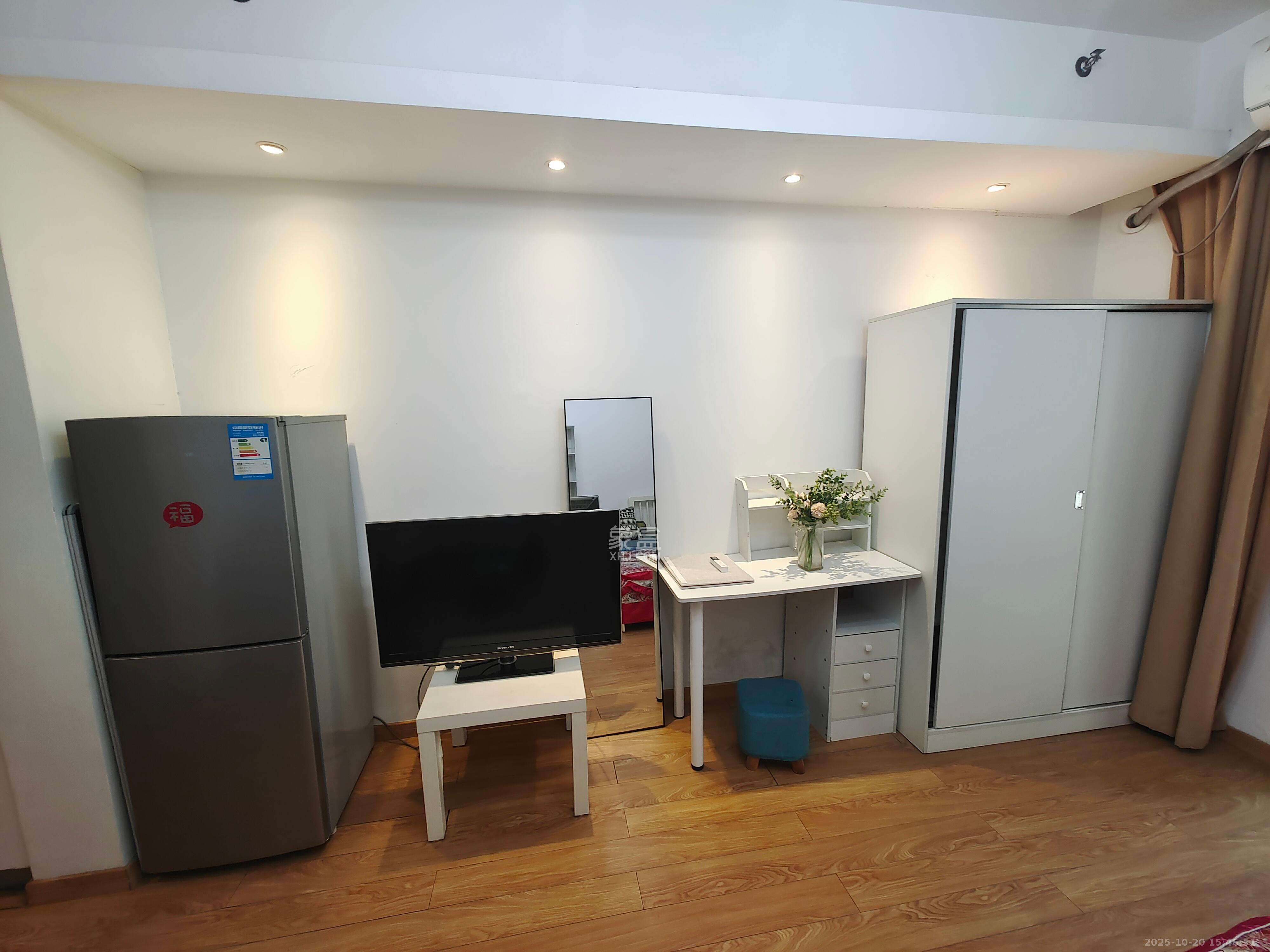 荣泰广场 1室1厅1卫 1400.0元/月 荣泰广场 1室1厅1卫 1400.0元/月室内图