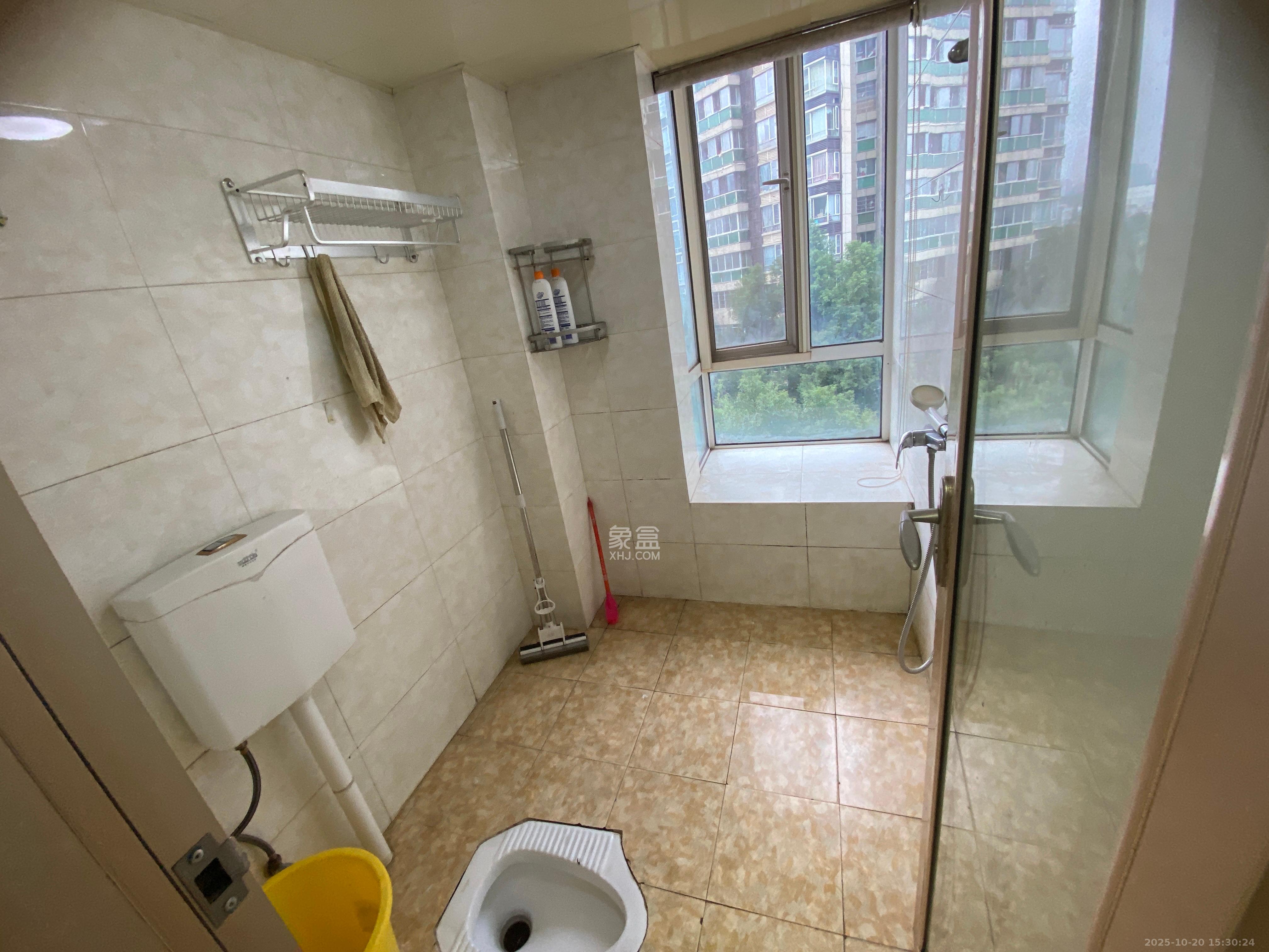 湘麓国际  3室2厅2卫    2200.0元/月 湘麓国际  3室2厅2卫    2200.0元/月室内图