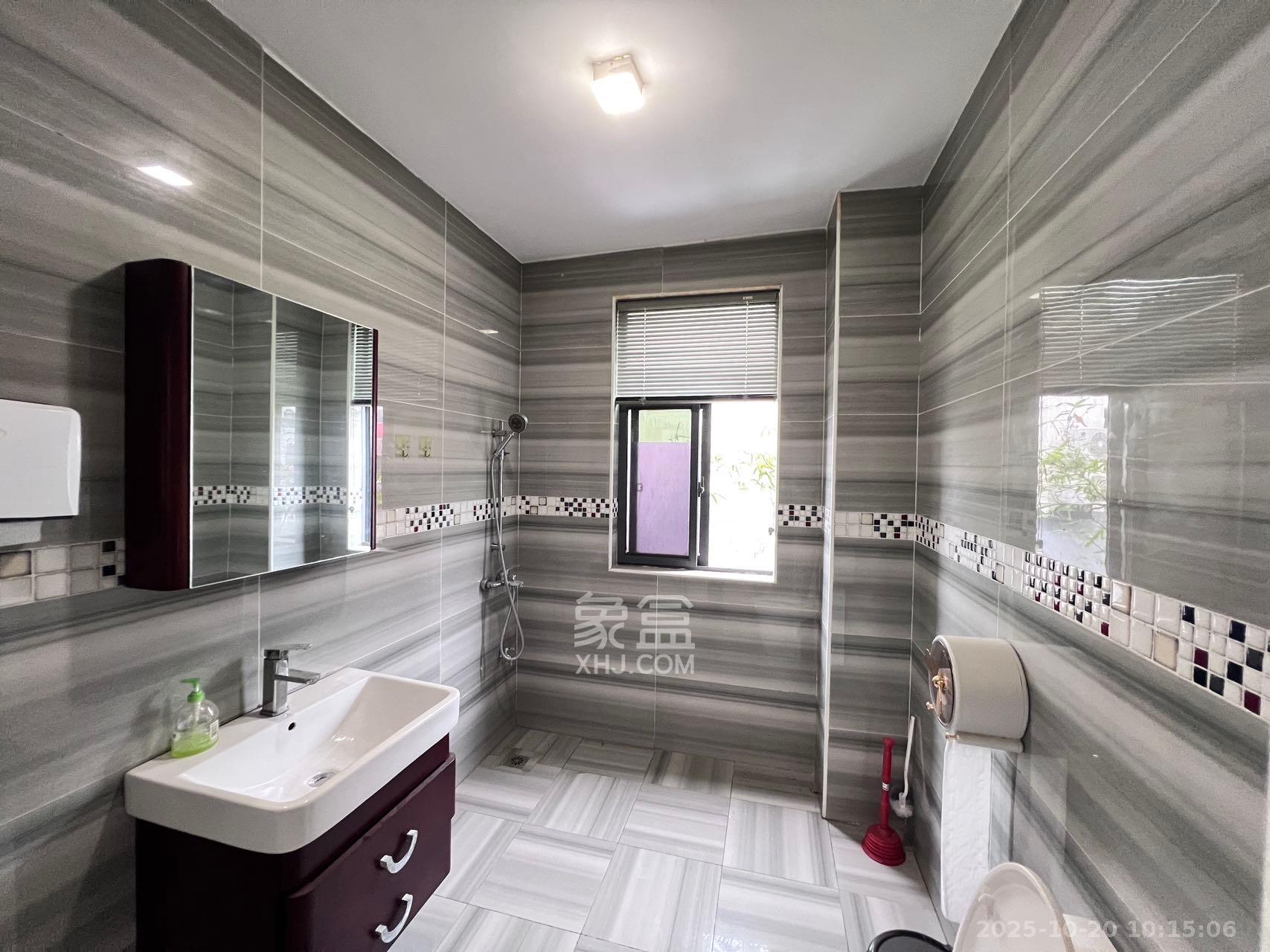 碧翠园（中房）  10室3厅4卫    13000.0元/月室内图