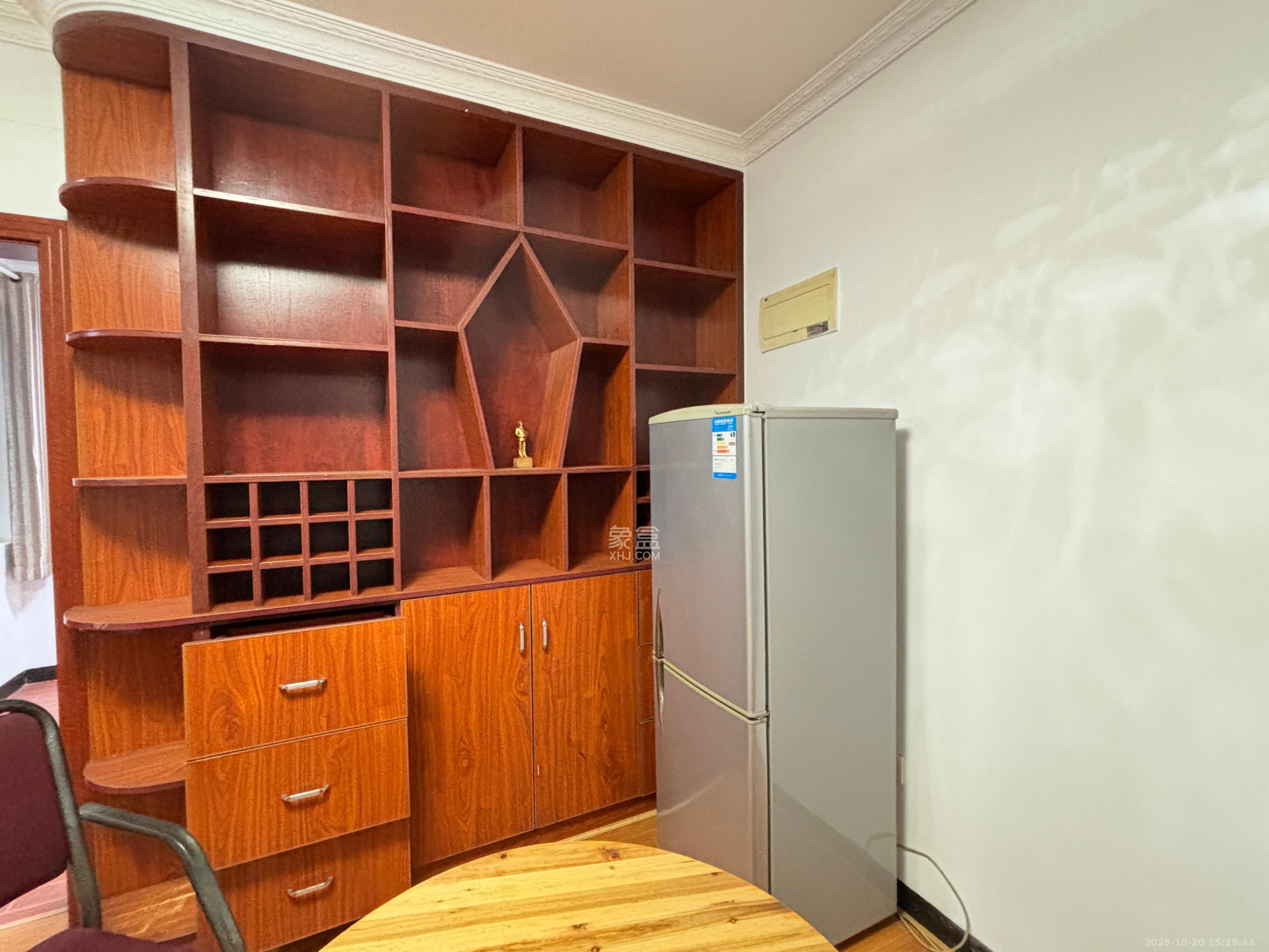 丽发新城  2室2厅1卫    1700.0元/月 丽发新城  2室2厅1卫    1700.0元/月室内图