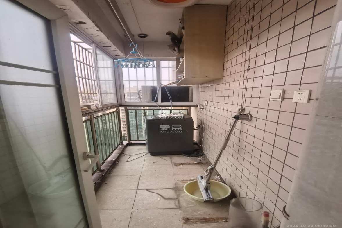 麓谷加州阳光  2室2厅1卫    2100.0元/月 麓谷加州阳光  2室2厅1卫    2100.0元/月室内图