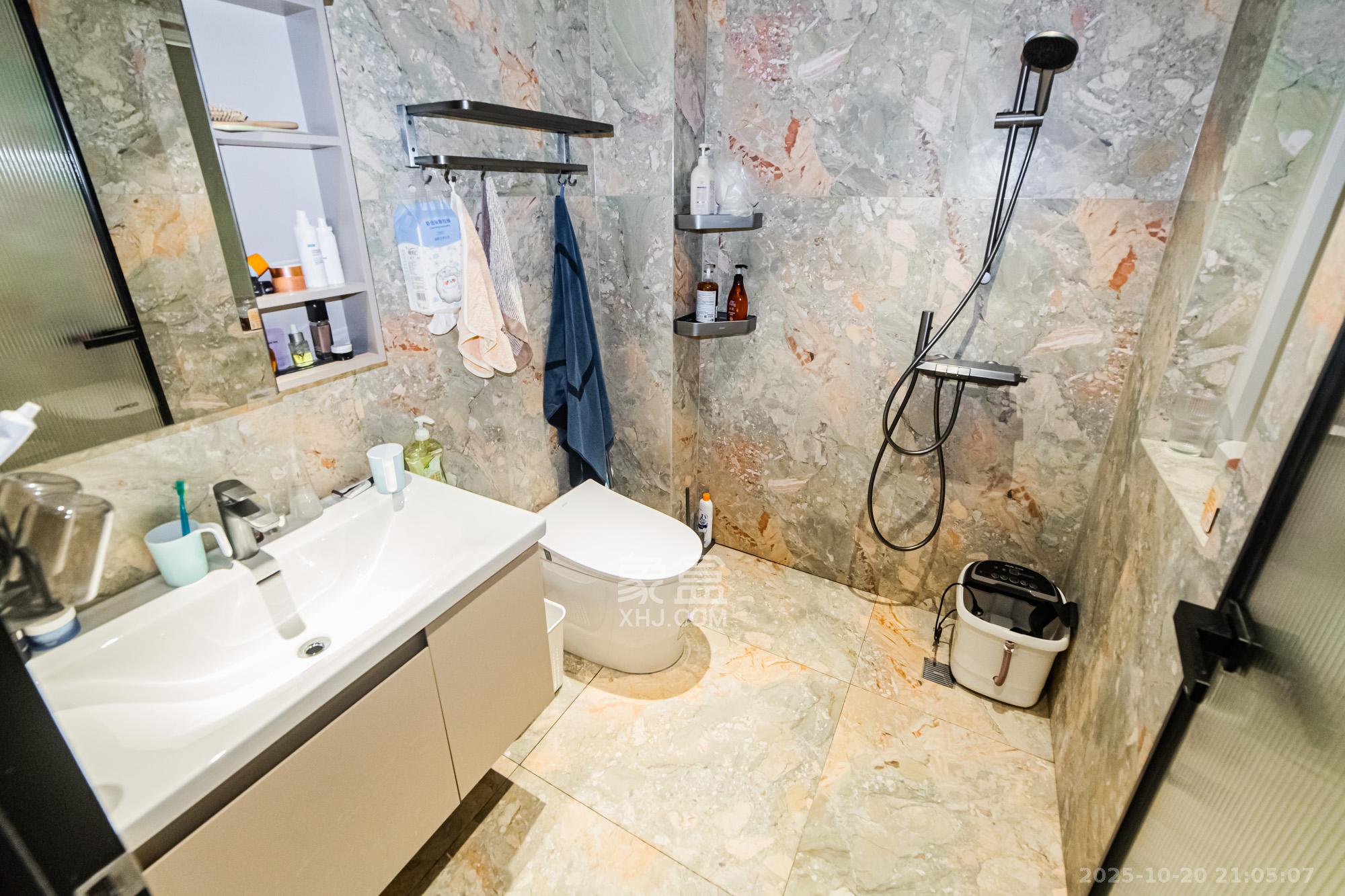 珠江郦城璞墅  5室2厅2卫    480.0万 珠江郦城璞墅  5室2厅2卫    480.0万卫生间