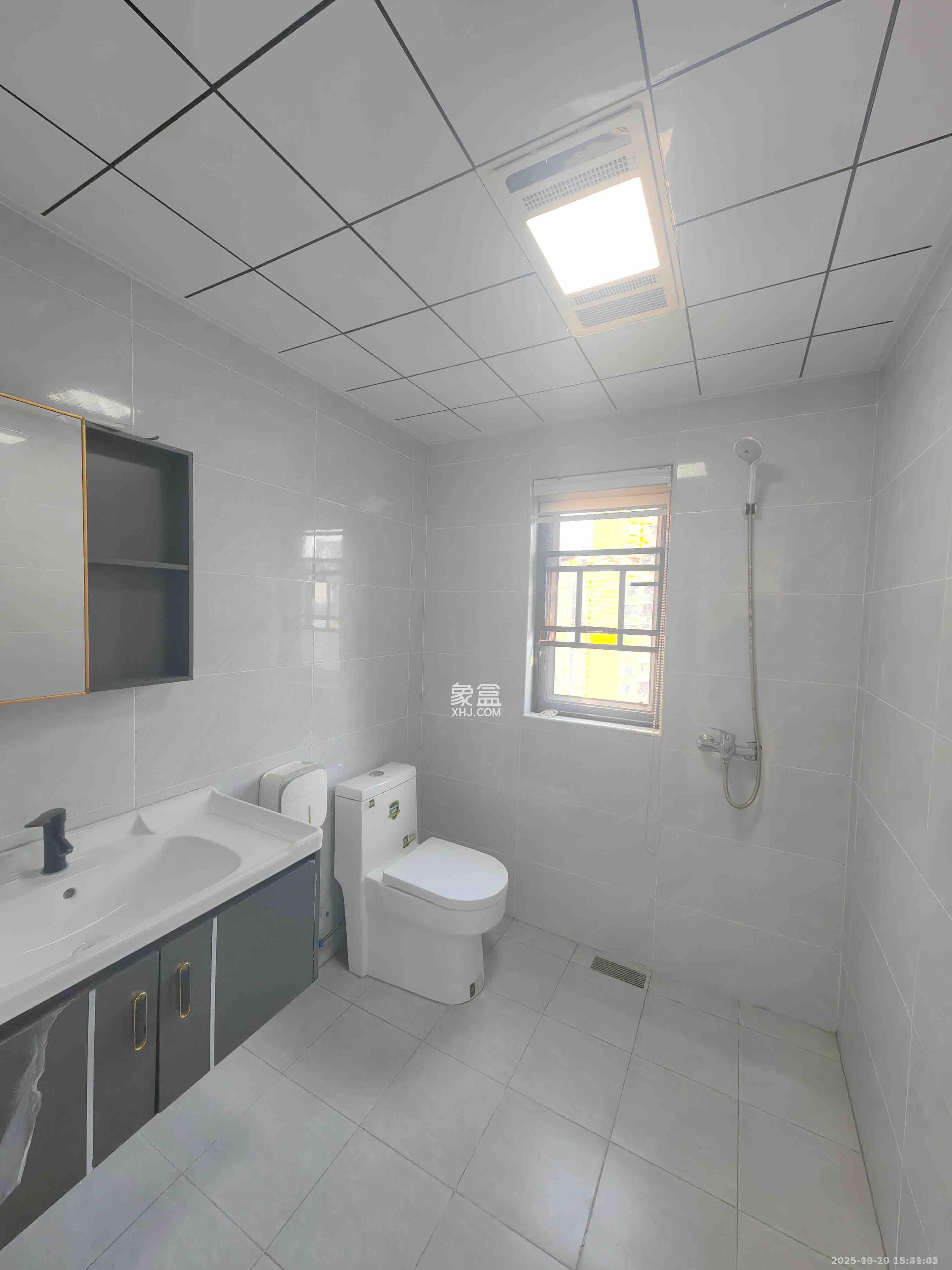 保利香槟国际  3室2厅1卫    2100.0元/月室内图