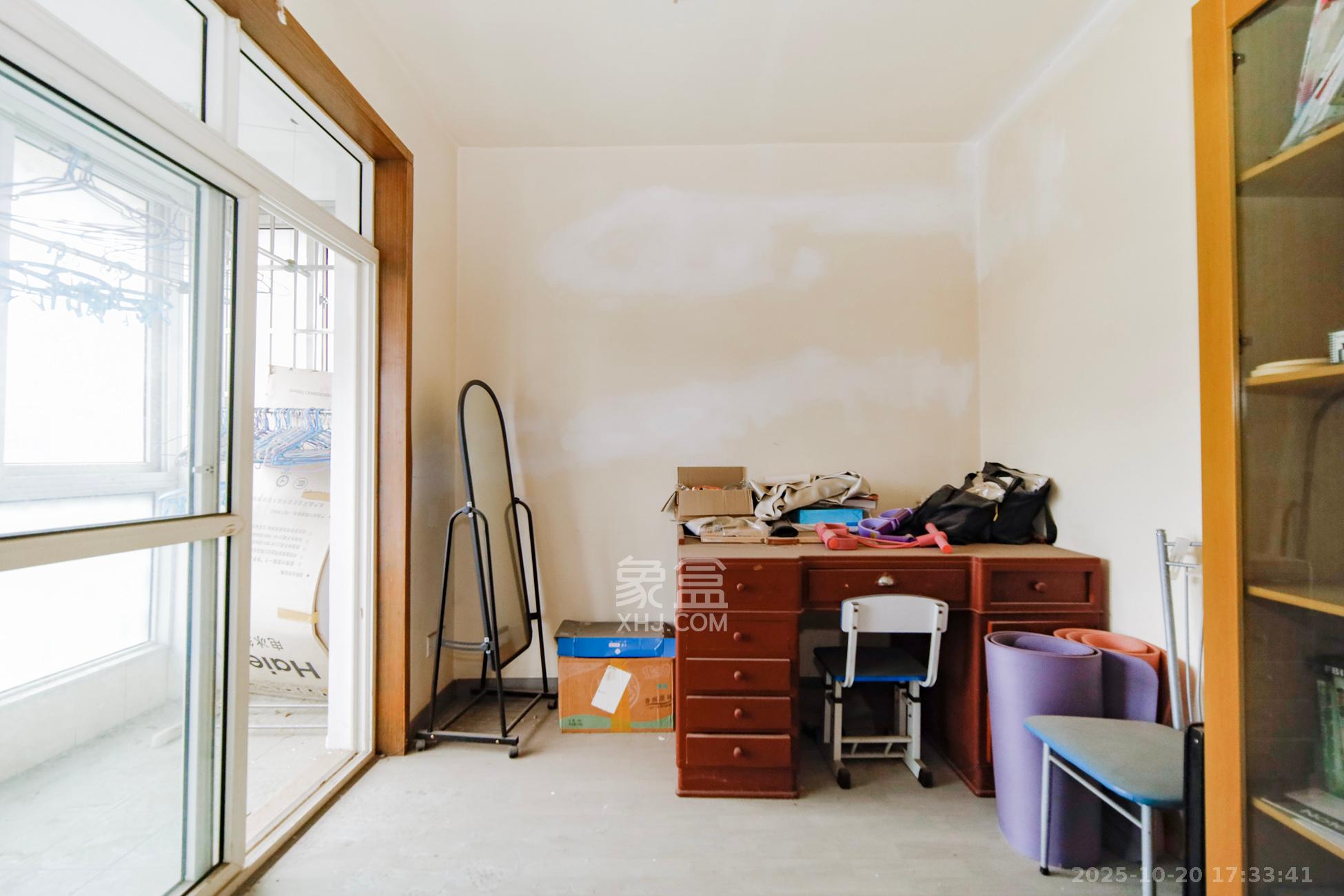 融城花苑  5室2厅3卫    95.0万卧室