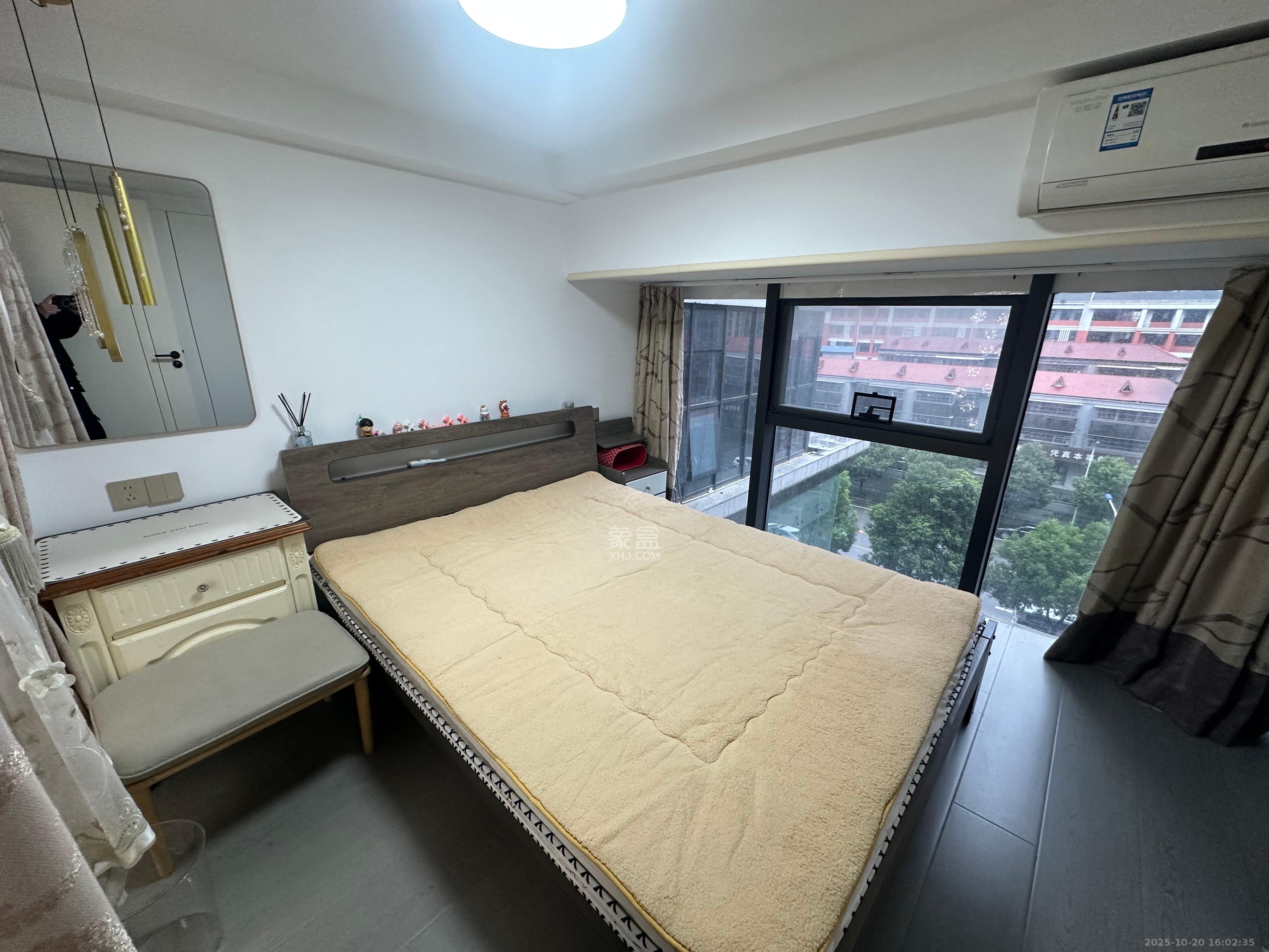 龙湖铂金岛  2室1厅1卫    2300.0元/月室内图