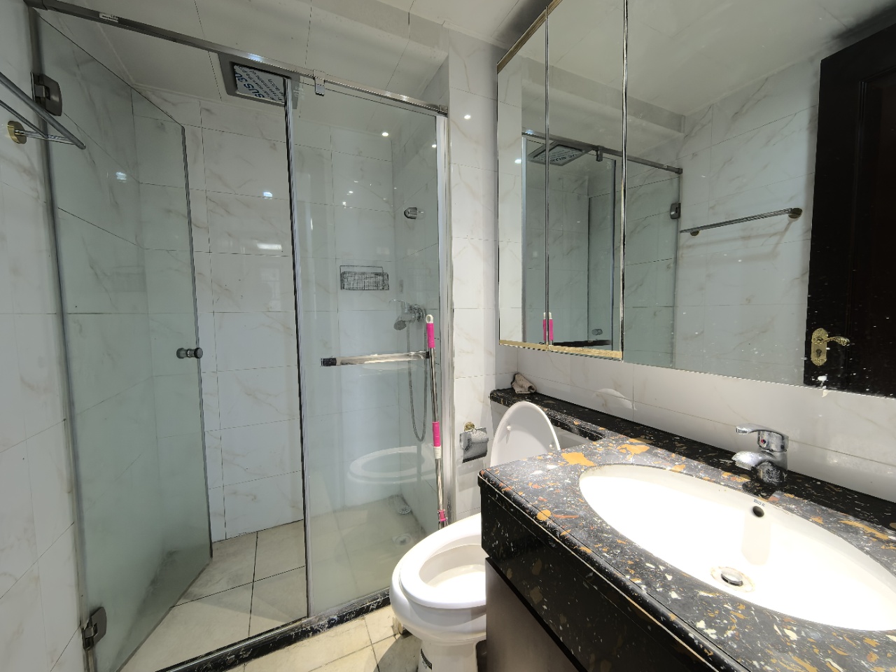 恒大绿洲  1室1厅1卫    1000.0元/月 恒大绿洲  1室1厅1卫    1000.0元/月室内图