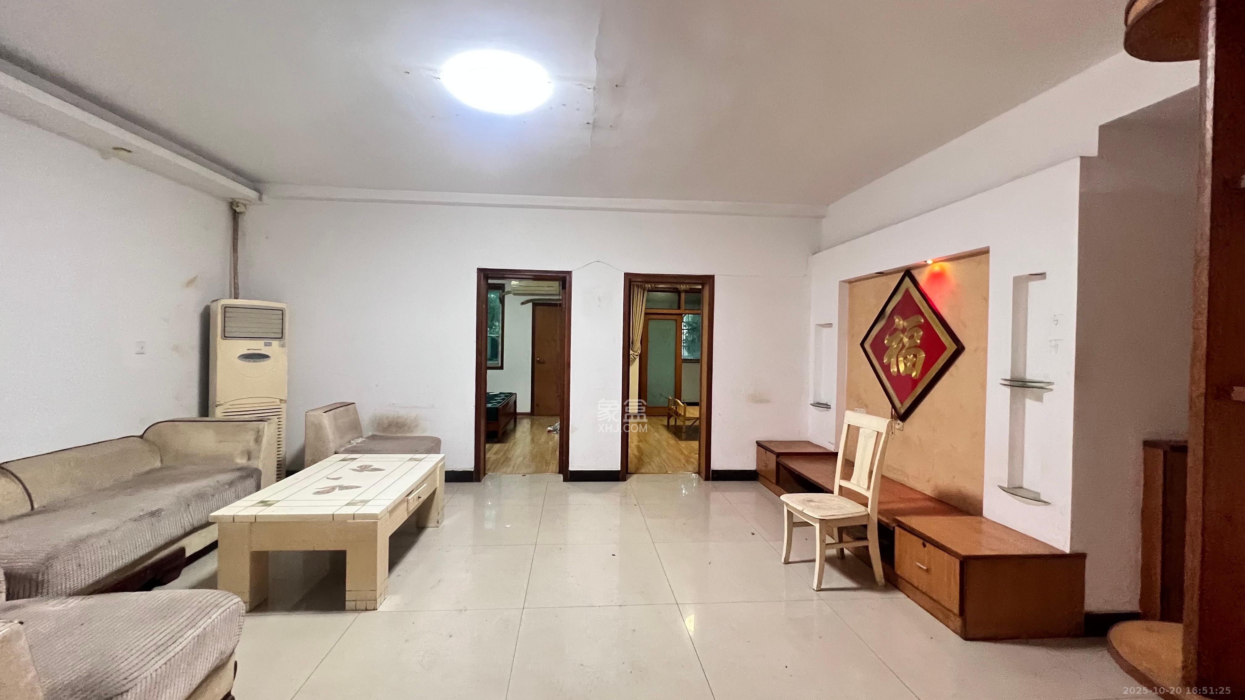 中南汽车世界  3室2厅1卫    1400.0元/月室内图