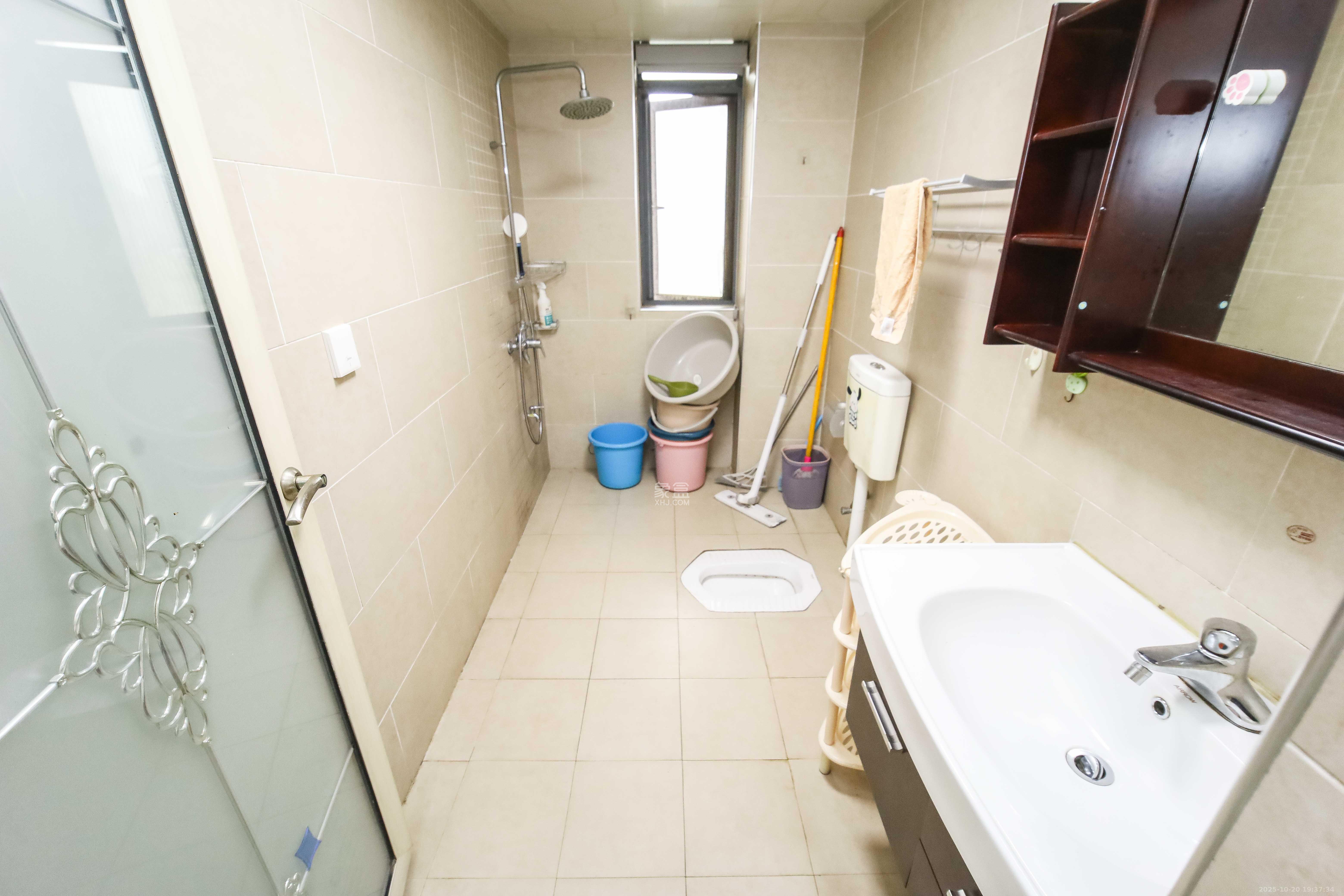 江河双水湾  3室2厅2卫    85.0万卫生间