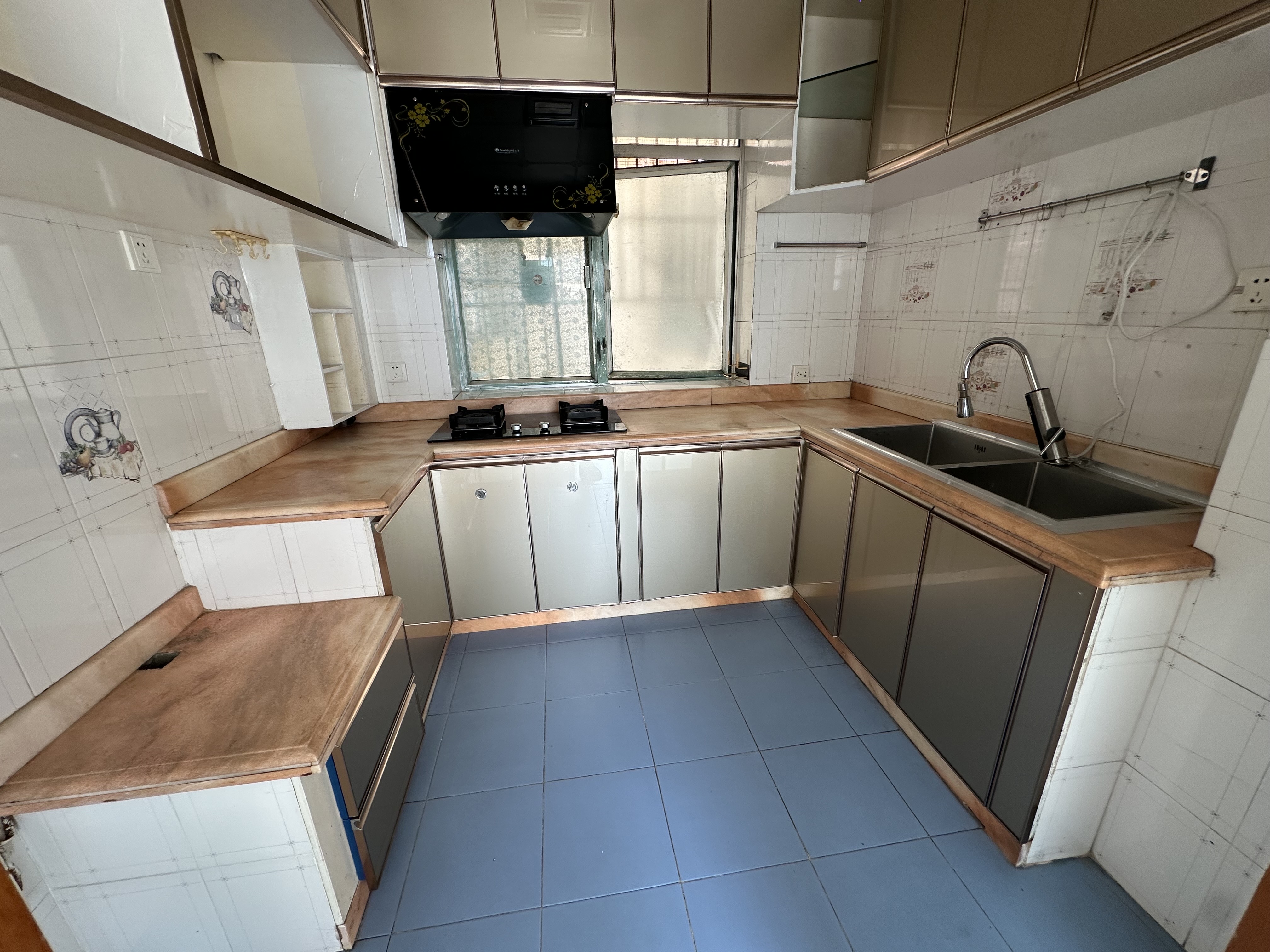 置地花园 3室2厅2卫 190.0万 置地花园 3室2厅2卫 190.0万客厅