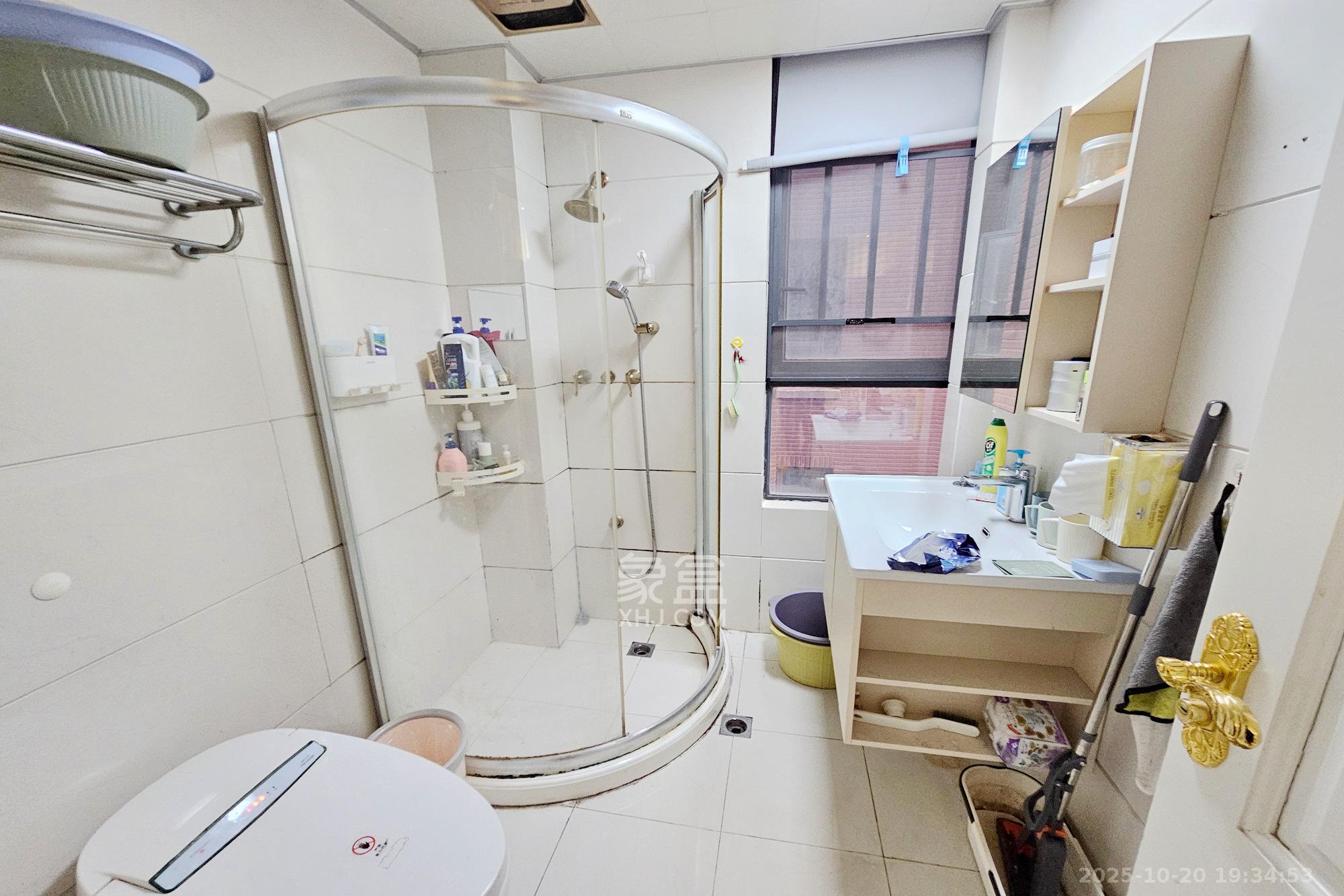 中隆国际御玺  5室2厅4卫    316.0万 中隆国际御玺  5室2厅4卫    316.0万卫生间