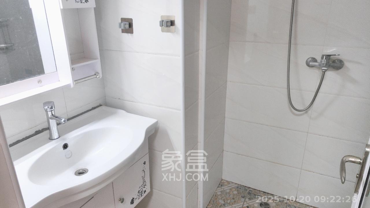 梅溪国际公寓(步步高新天地)  1室1厅1卫    1500.0元/月 梅溪国际公寓(步步高新天地)  1室1厅1卫    1500.0元/月室内图