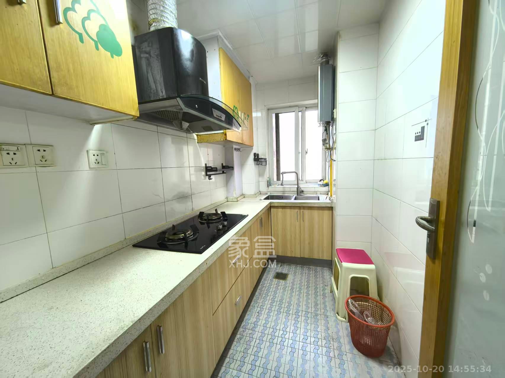 先锋水韵花都  3室2厅1卫    2300.0元/月室内图