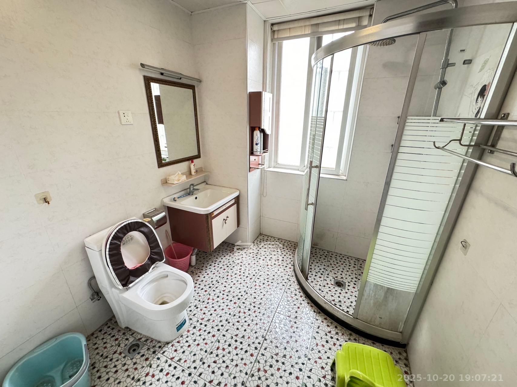 圣力华苑  3室2厅1卫    1750.0元/月室内图