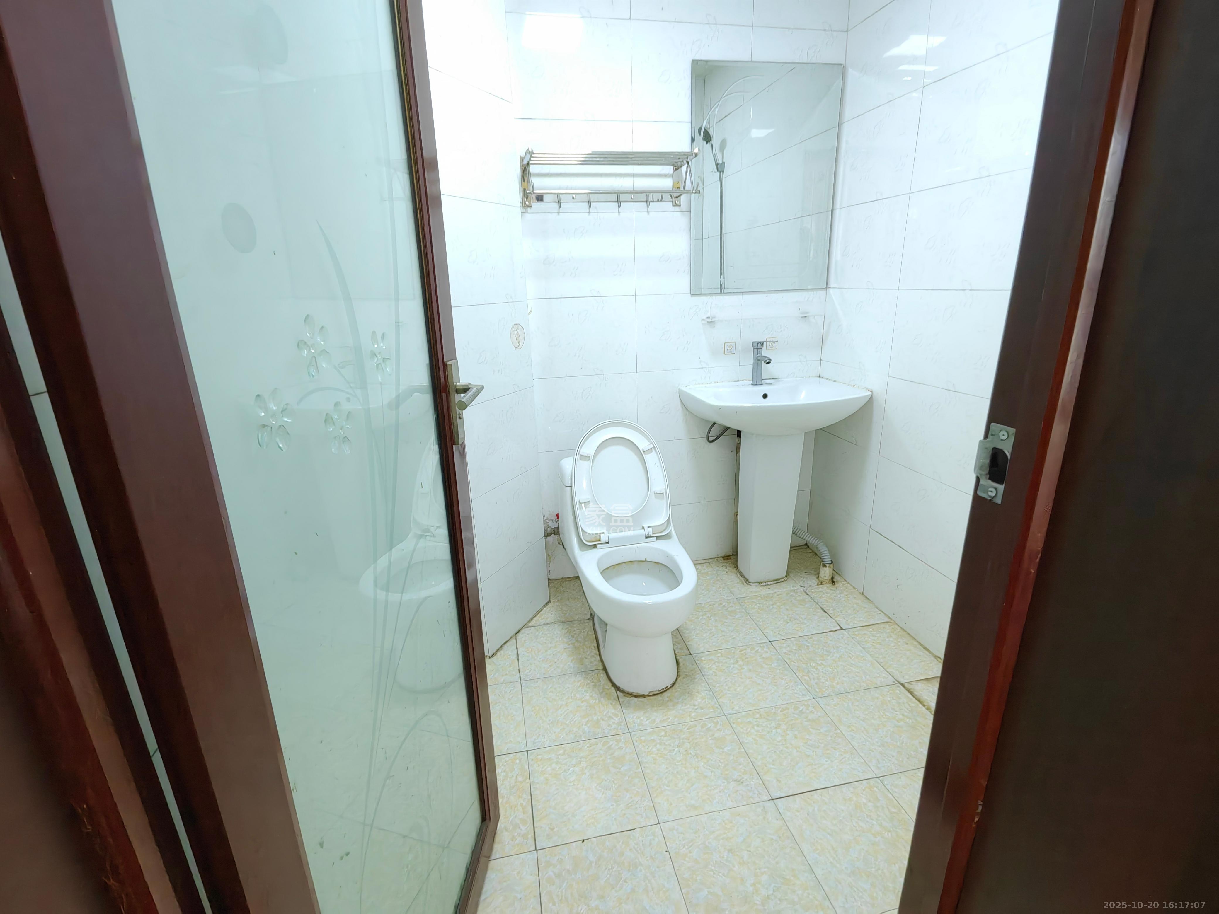 先锋水韵花都 3室2厅2卫 2500.0元/月 先锋水韵花都 3室2厅2卫 2500.0元/月室内图