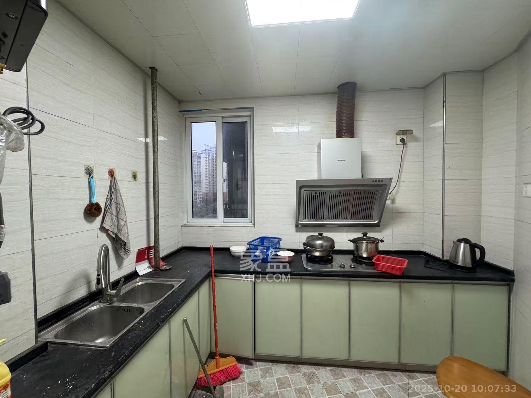 清政园(青政家园)  3室2厅2卫    2100.0元/月 清政园(青政家园)  3室2厅2卫    2100.0元/月室内图