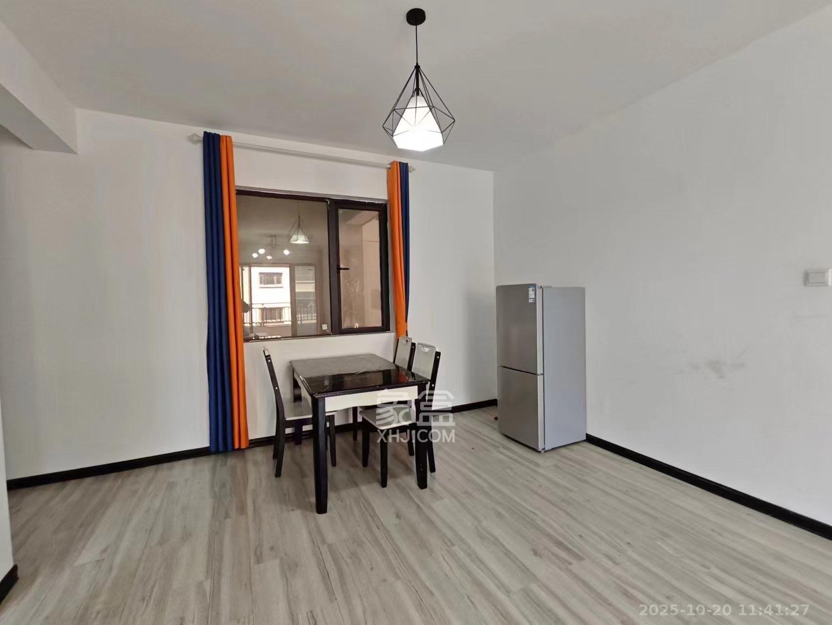 新新花园  3室2厅2卫    2300.0元/月室内图