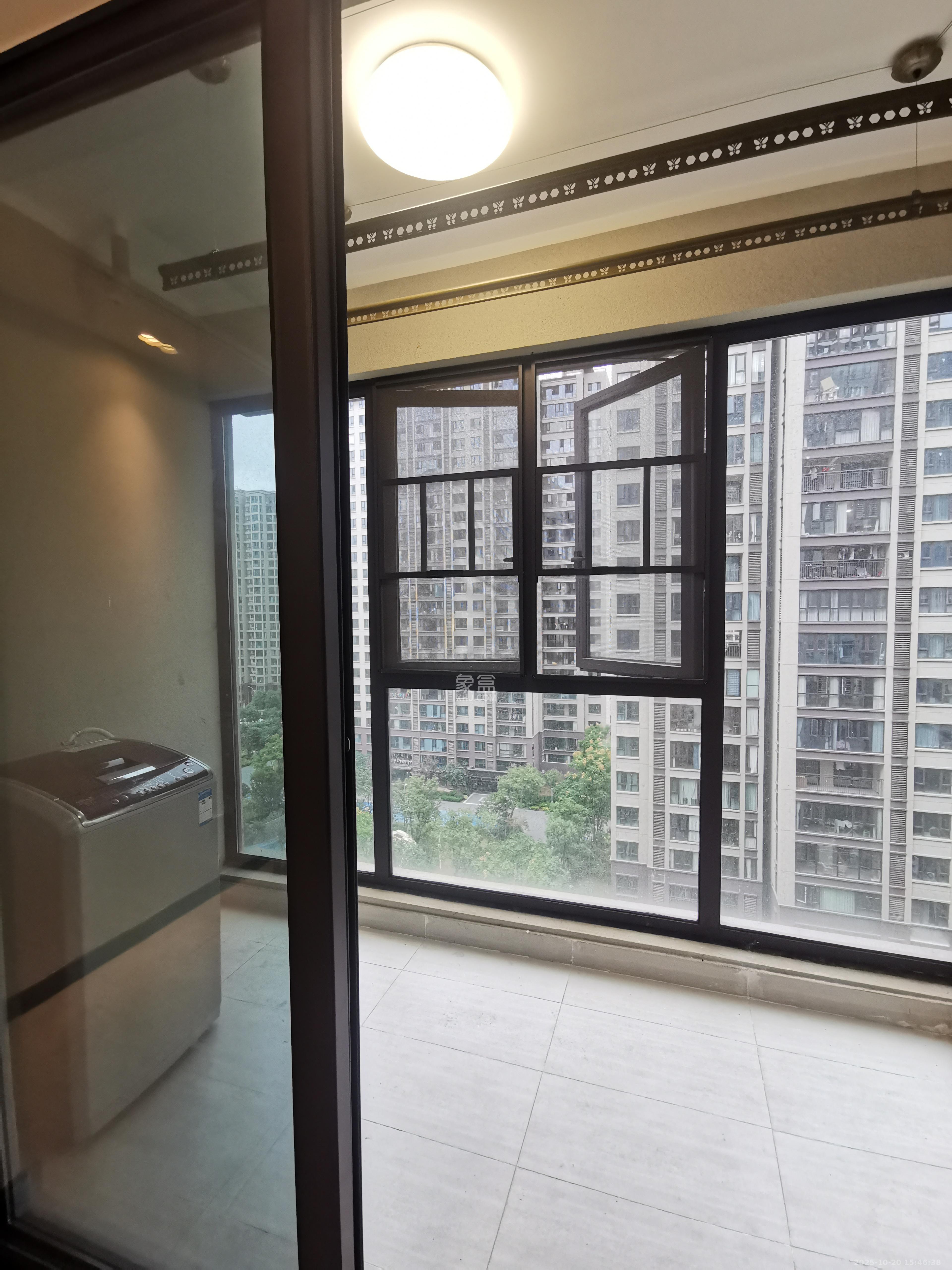 城发恒伟星雅韵(恒伟星辉苑)  4室2厅2卫    4000.0元/月 城发恒伟星雅韵(恒伟星辉苑)  4室2厅2卫    4000.0元/月室内图