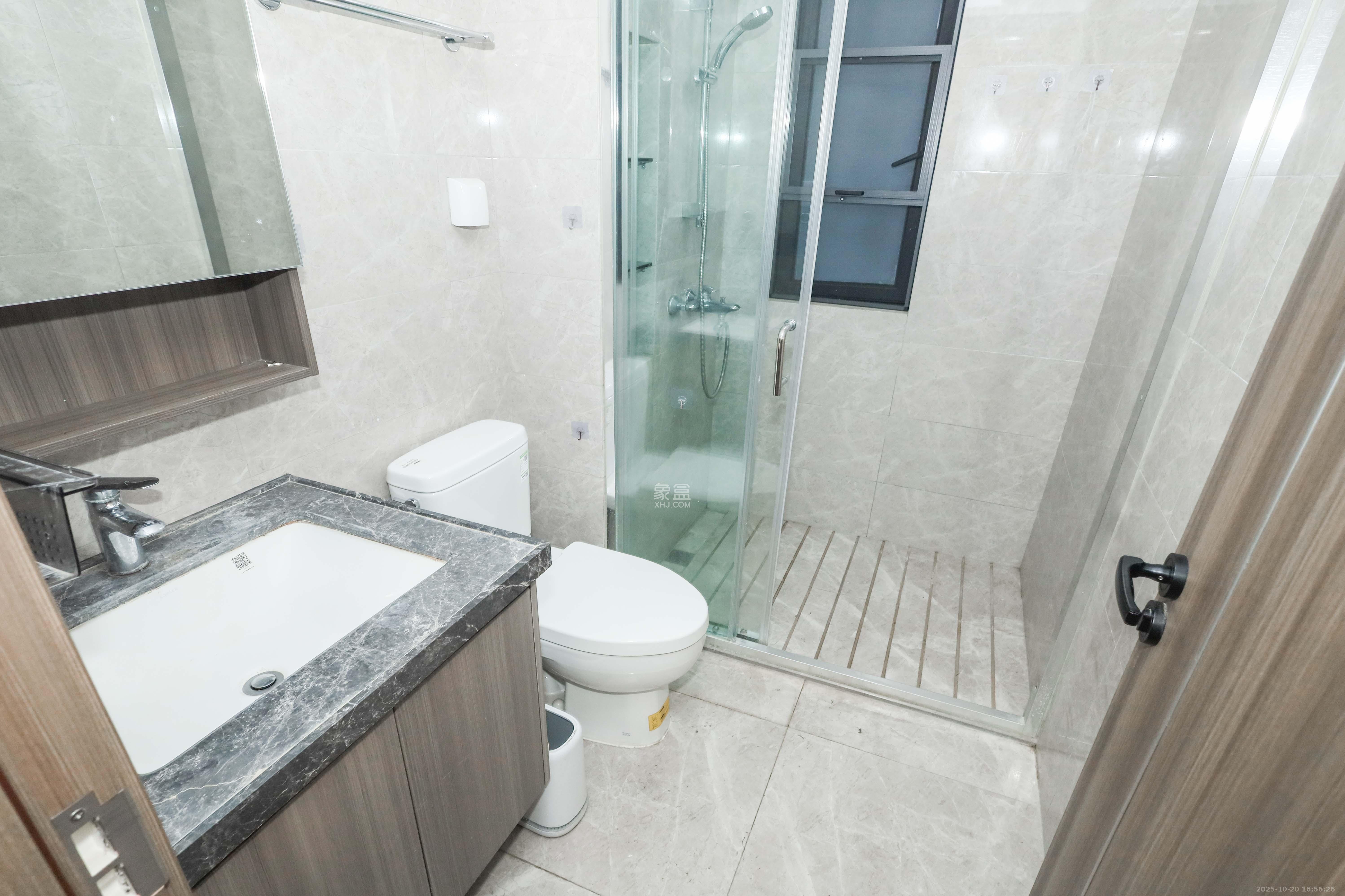 中海阅溪府  4室2厅2卫    220.0万卫生间