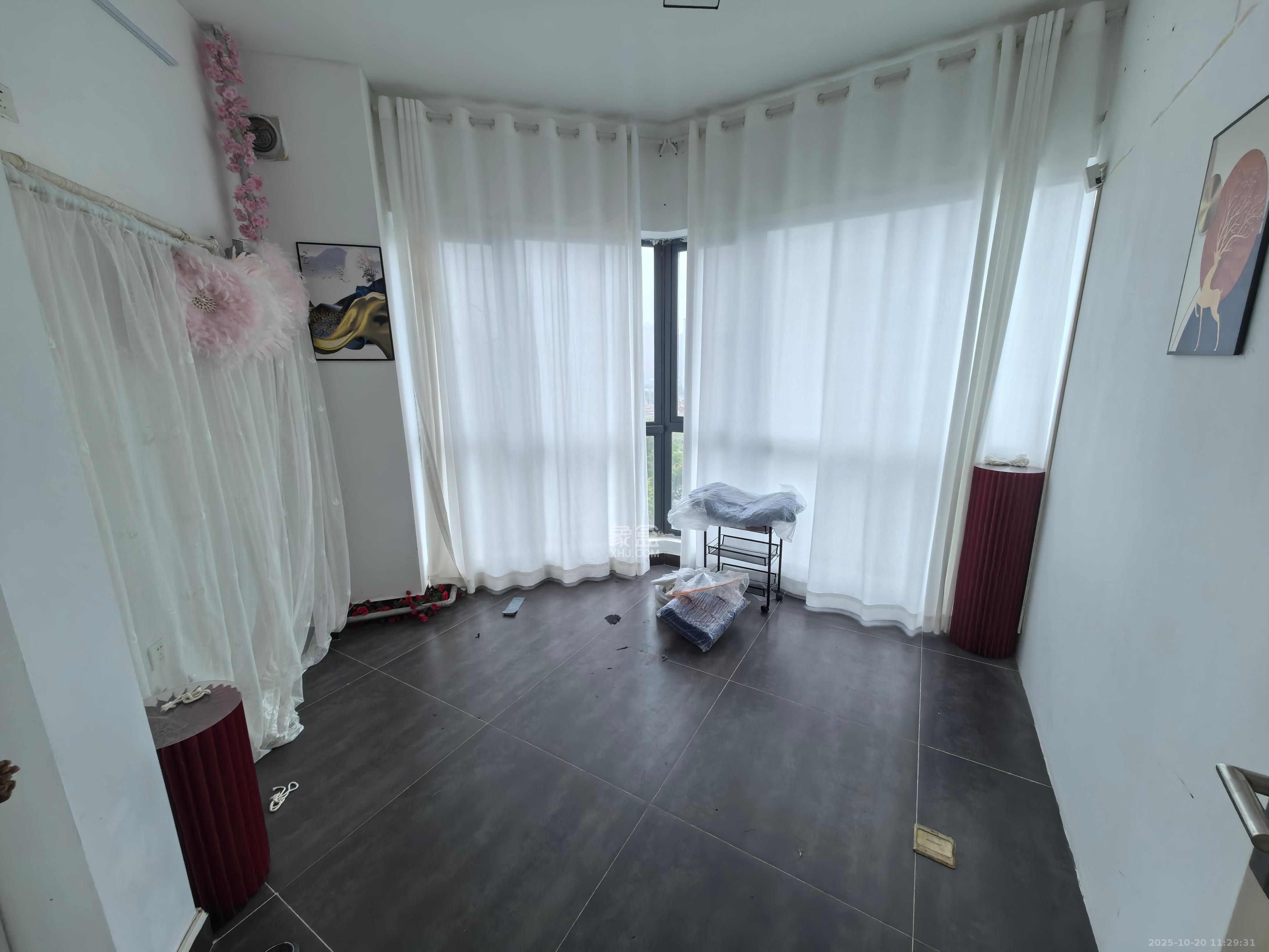 京武浪琴山一、二期 1室1厅1卫 3000.0元/月 京武浪琴山一、二期 1室1厅1卫 3000.0元/月室内图