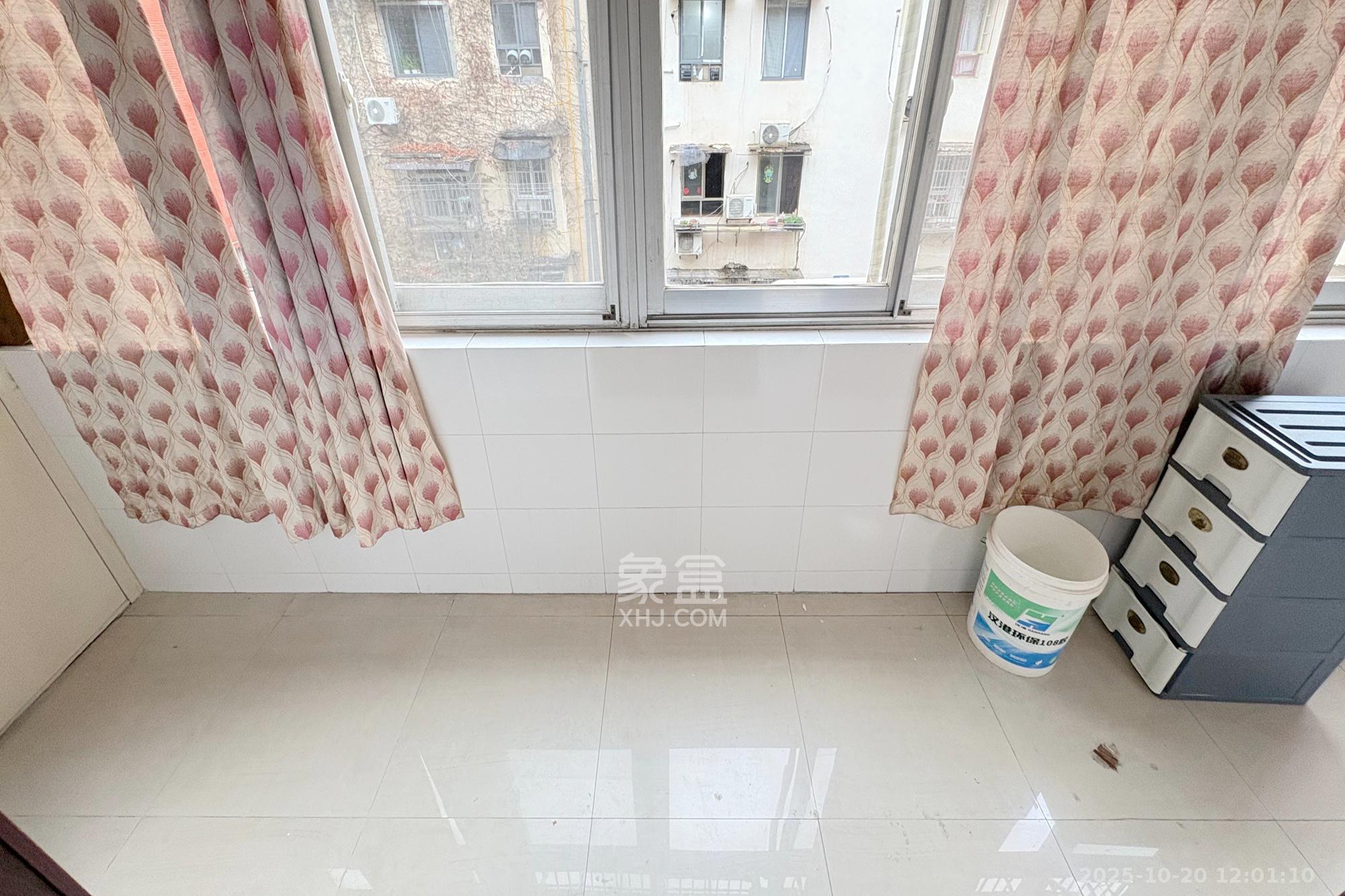 劳动服务宿舍  3室1厅1卫    65.0万 劳动服务宿舍  3室1厅1卫    65.0万阳台