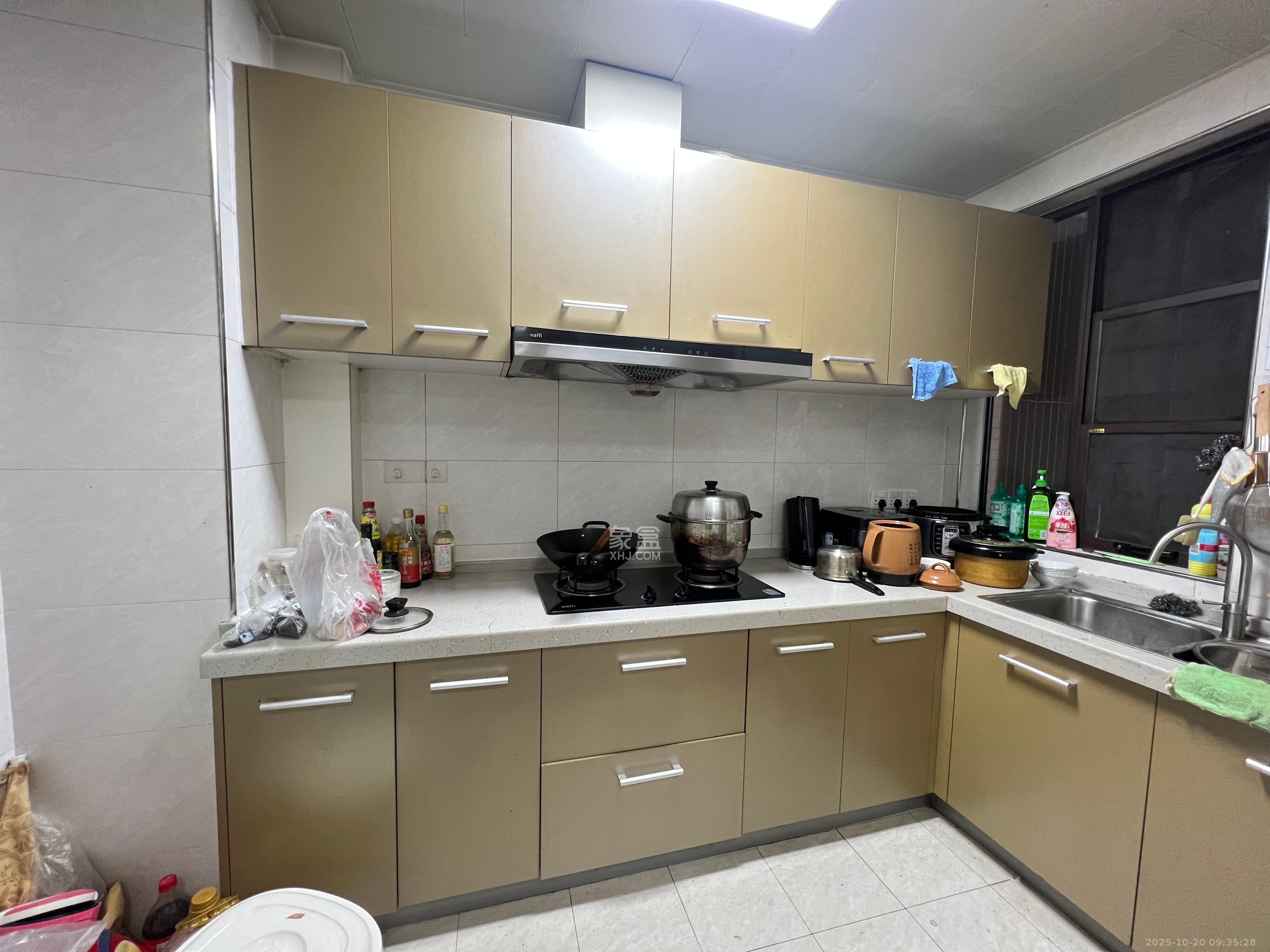 钰龙天下二期(钰龙佳园)  4室2厅2卫    2600.0元/月 钰龙天下二期(钰龙佳园)  4室2厅2卫    2600.0元/月室内图