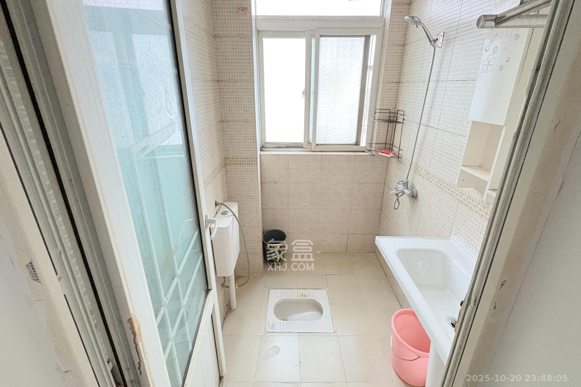 滨湖嘉园（湖滨小区）  3室2厅2卫    135.0万卫生间