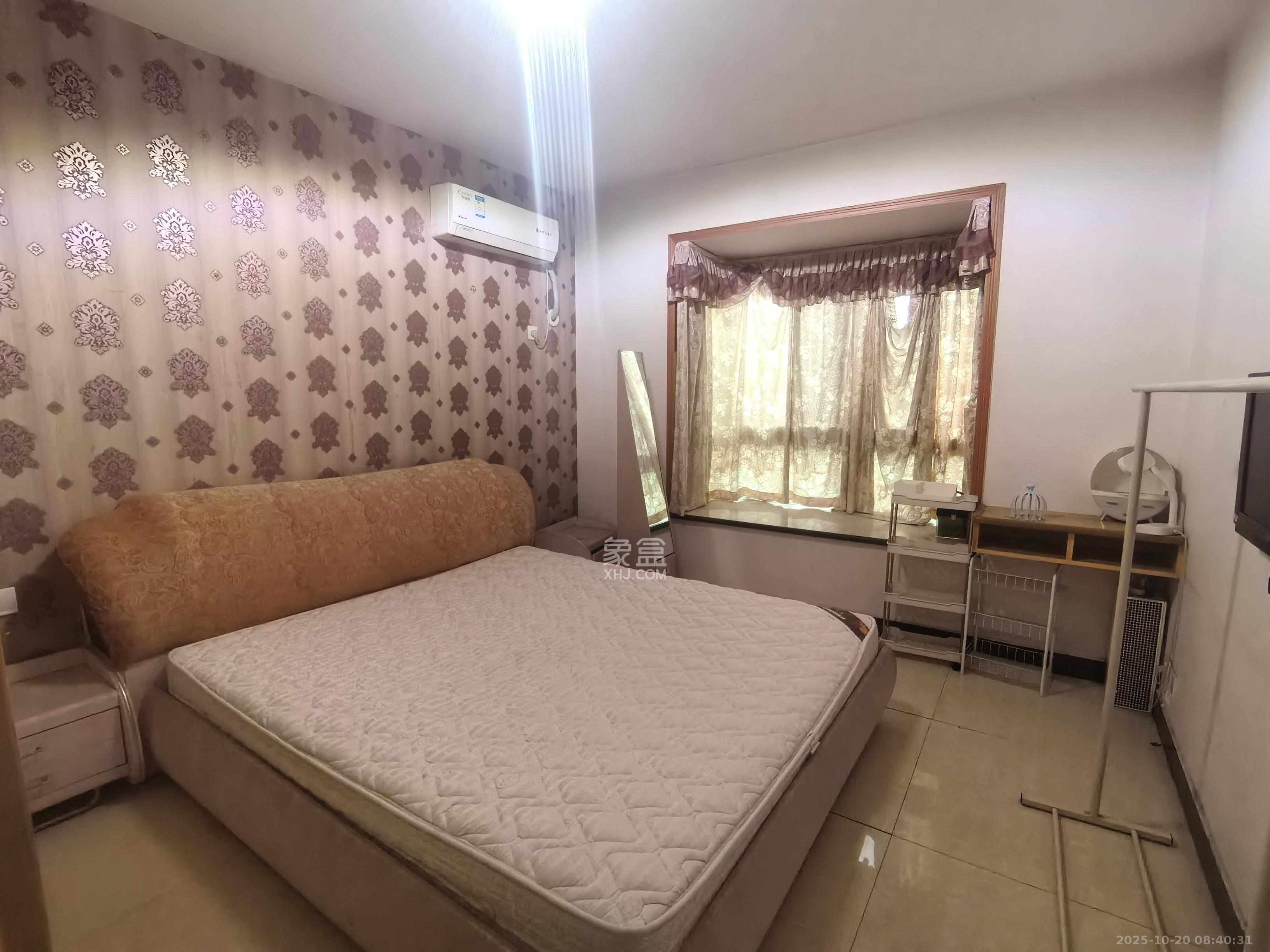 麓谷加州阳光  2室2厅1卫    2100.0元/月室内图