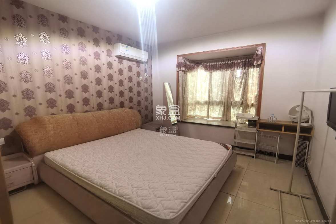 麓谷加州阳光  2室2厅1卫    2100.0元/月 麓谷加州阳光  2室2厅1卫    2100.0元/月室内图