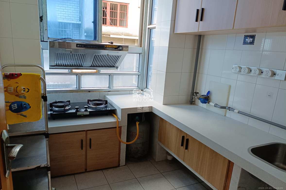 沙里坪小区  2室2厅1卫    1700.0元/月 沙里坪小区  2室2厅1卫    1700.0元/月室内图