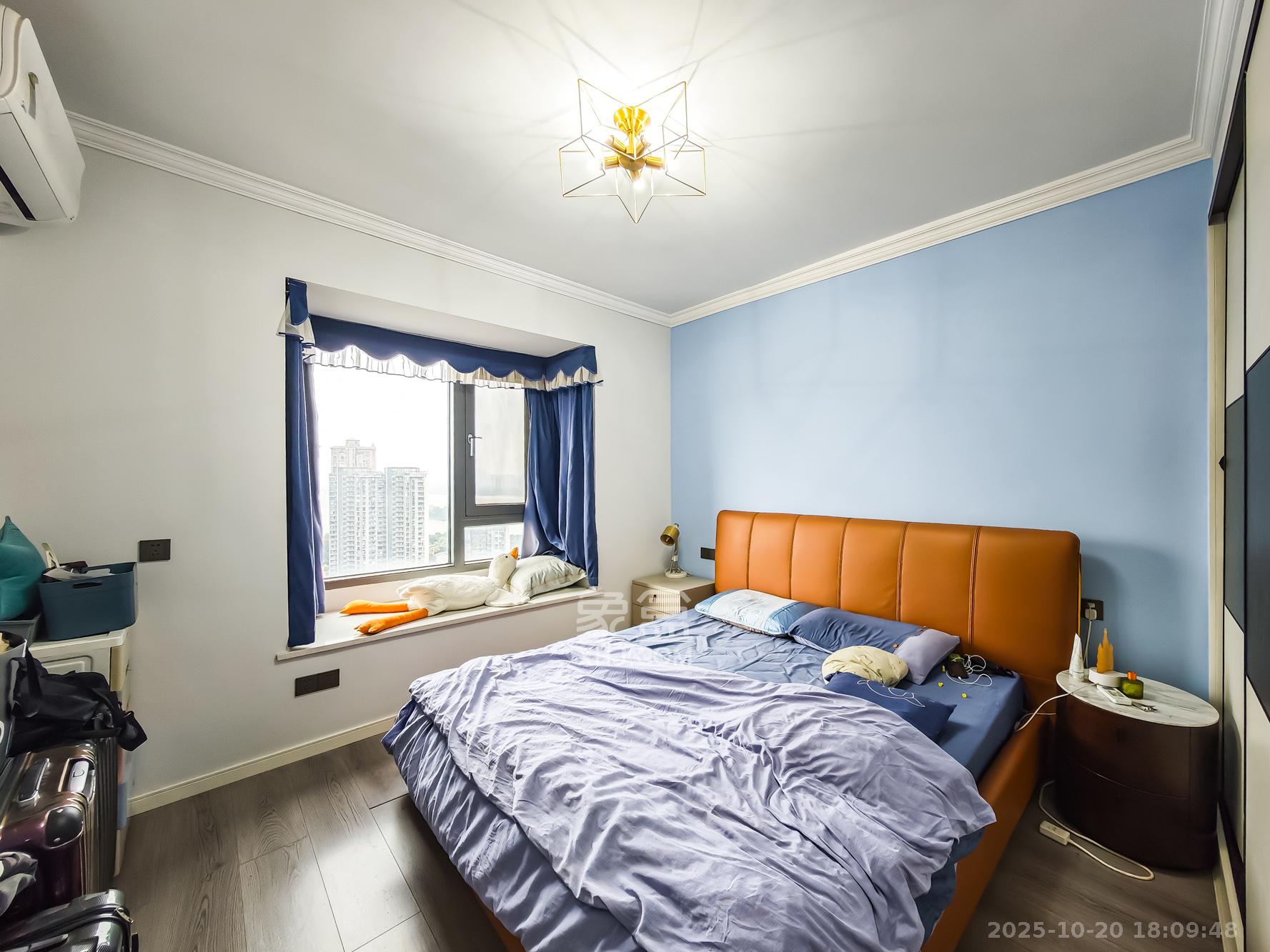 山语城三期 3室2厅2卫 95.0万 山语城三期 3室2厅2卫 95.0万卧室