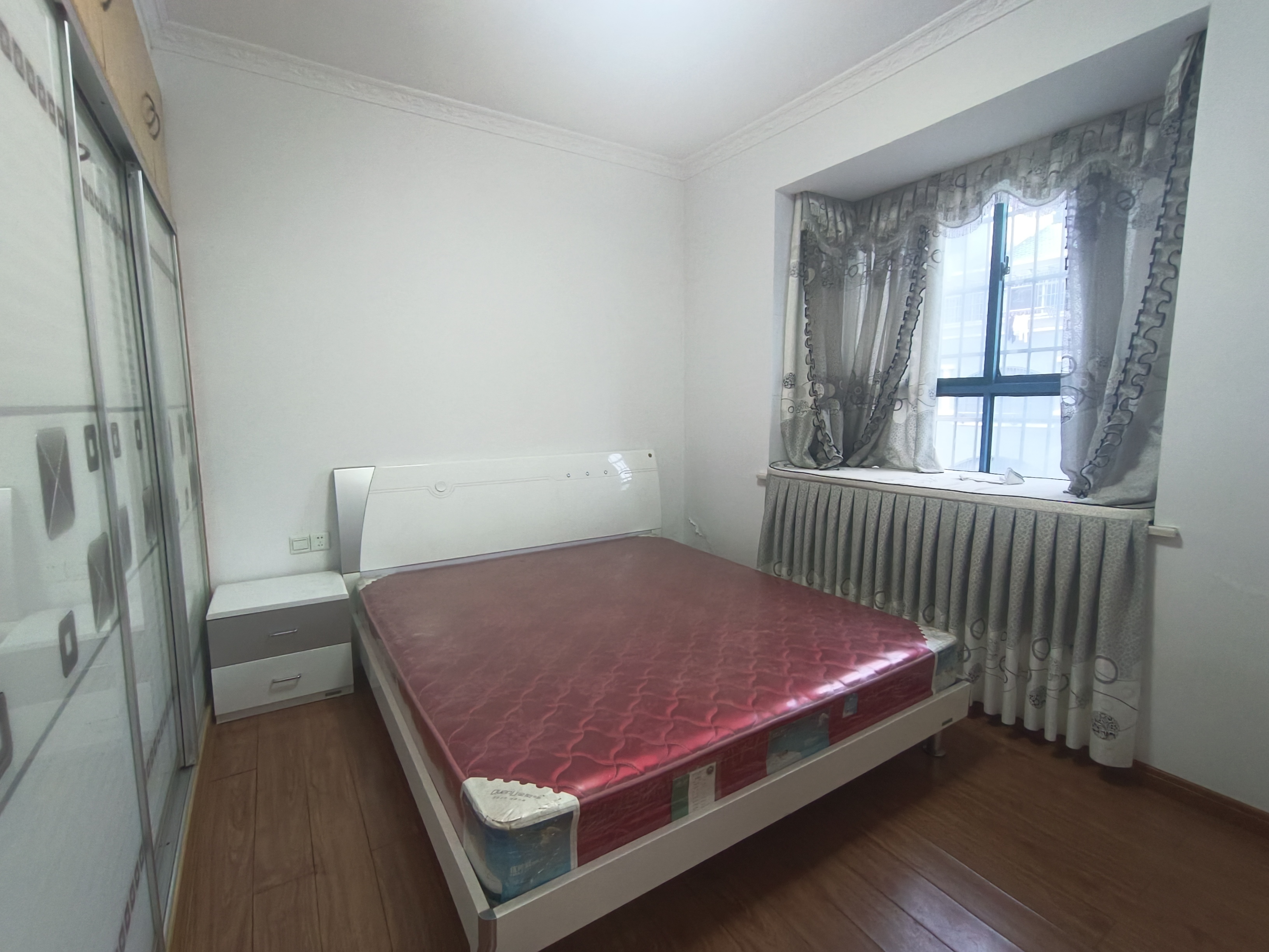 华亿玉锦名城 3室2厅2卫 36.8万 华亿玉锦名城 3室2厅2卫 36.8万客厅