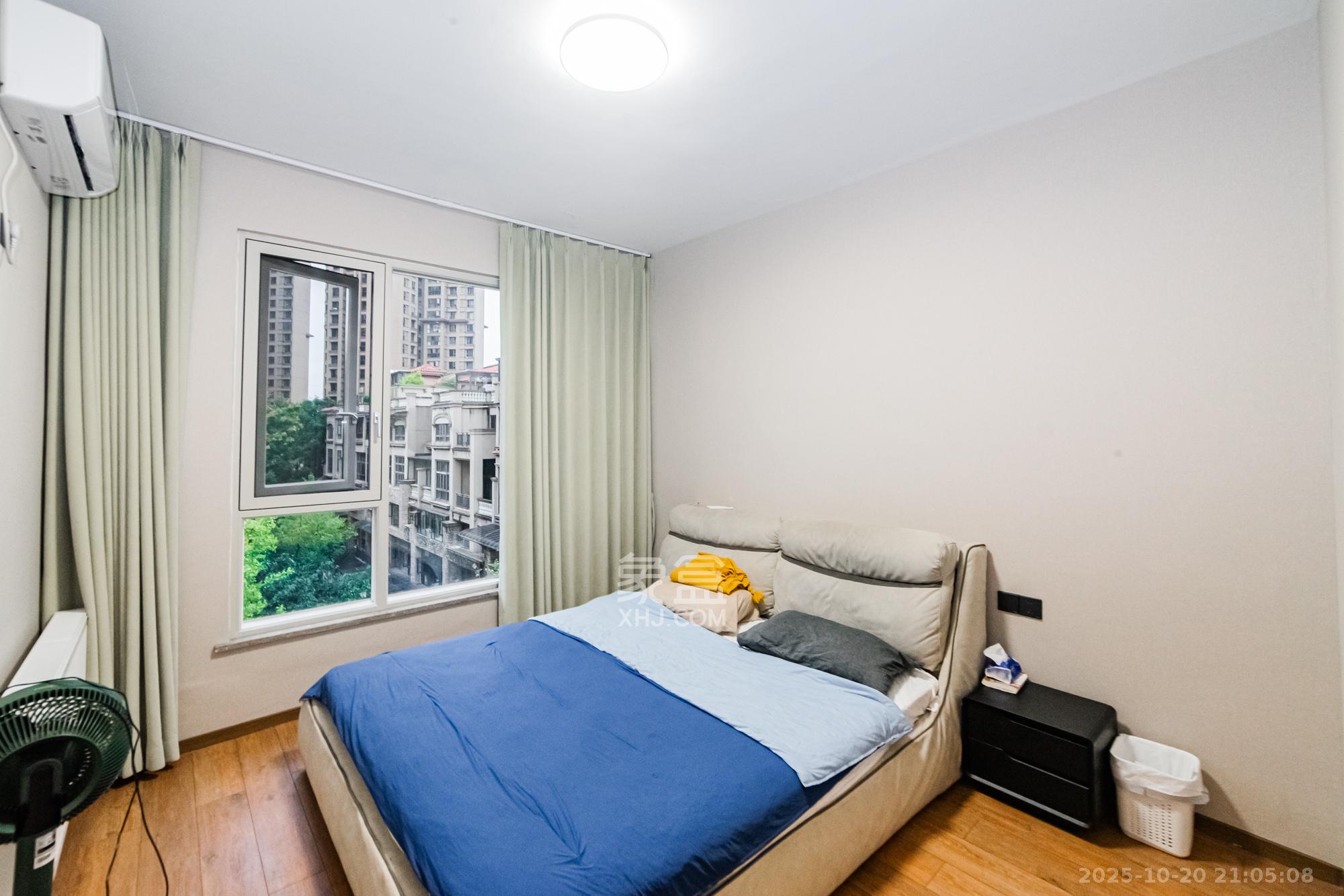 珠江郦城璞墅  5室2厅2卫    480.0万 珠江郦城璞墅  5室2厅2卫    480.0万卧室