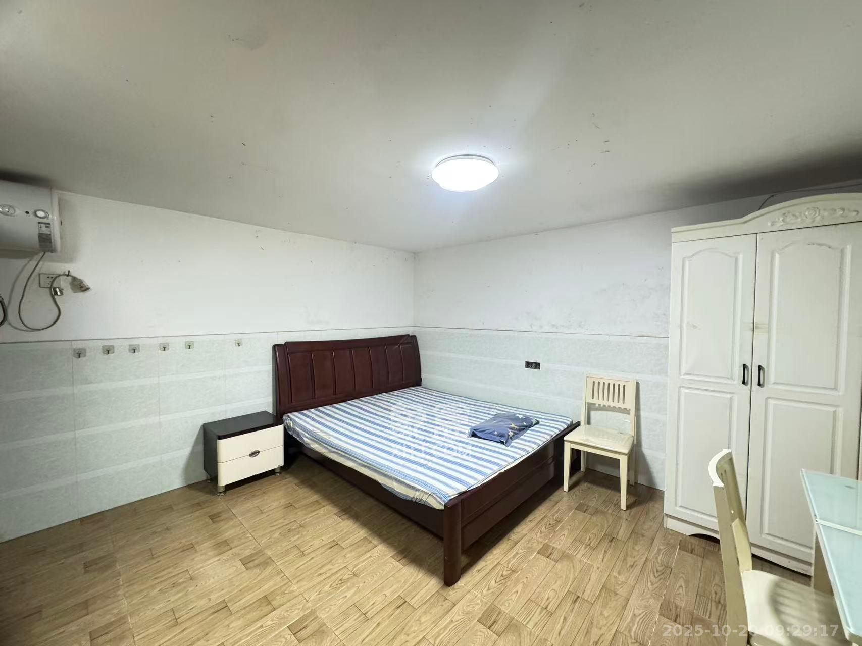 恩瑞麓山名园(龙王港小区)  1室0厅1卫    700.0元/月 恩瑞麓山名园(龙王港小区)  1室0厅1卫    700.0元/月室内图1