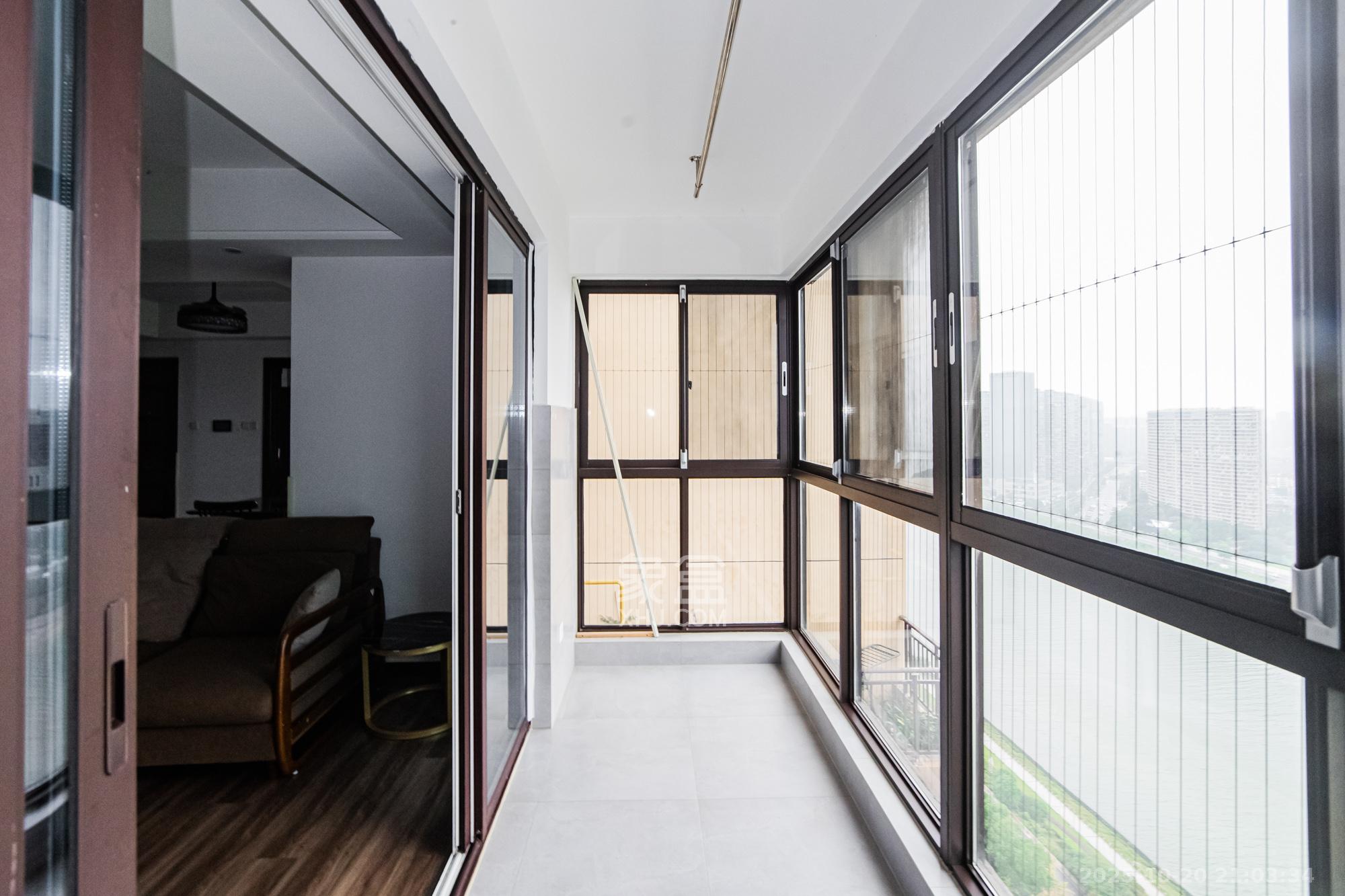 北辰三角洲C2区  3室2厅2卫    218.0万阳台