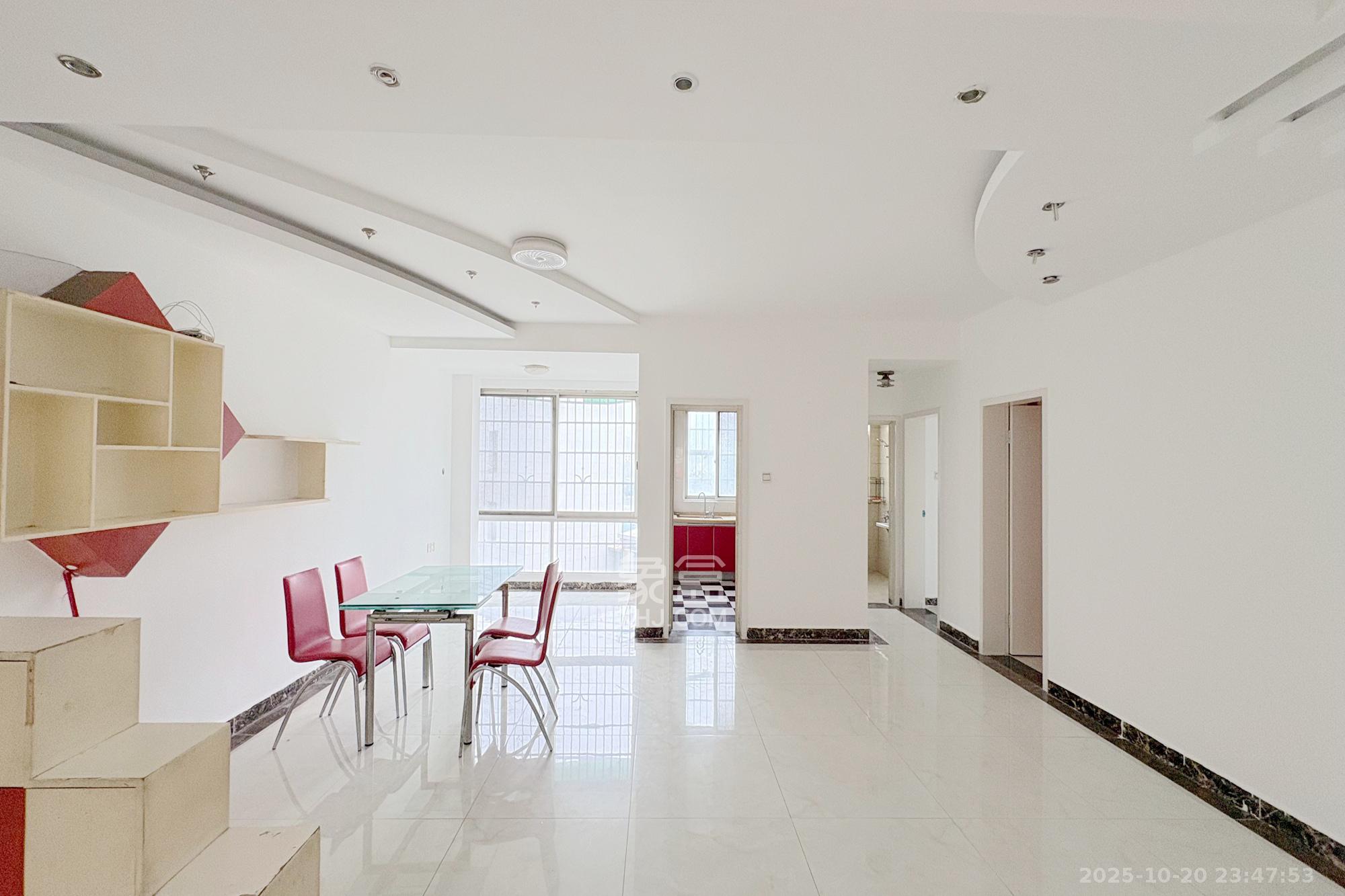 滨湖嘉园(湖滨小区)  3室2厅2卫    135.0万 滨湖嘉园(湖滨小区)  3室2厅2卫    135.0万客厅