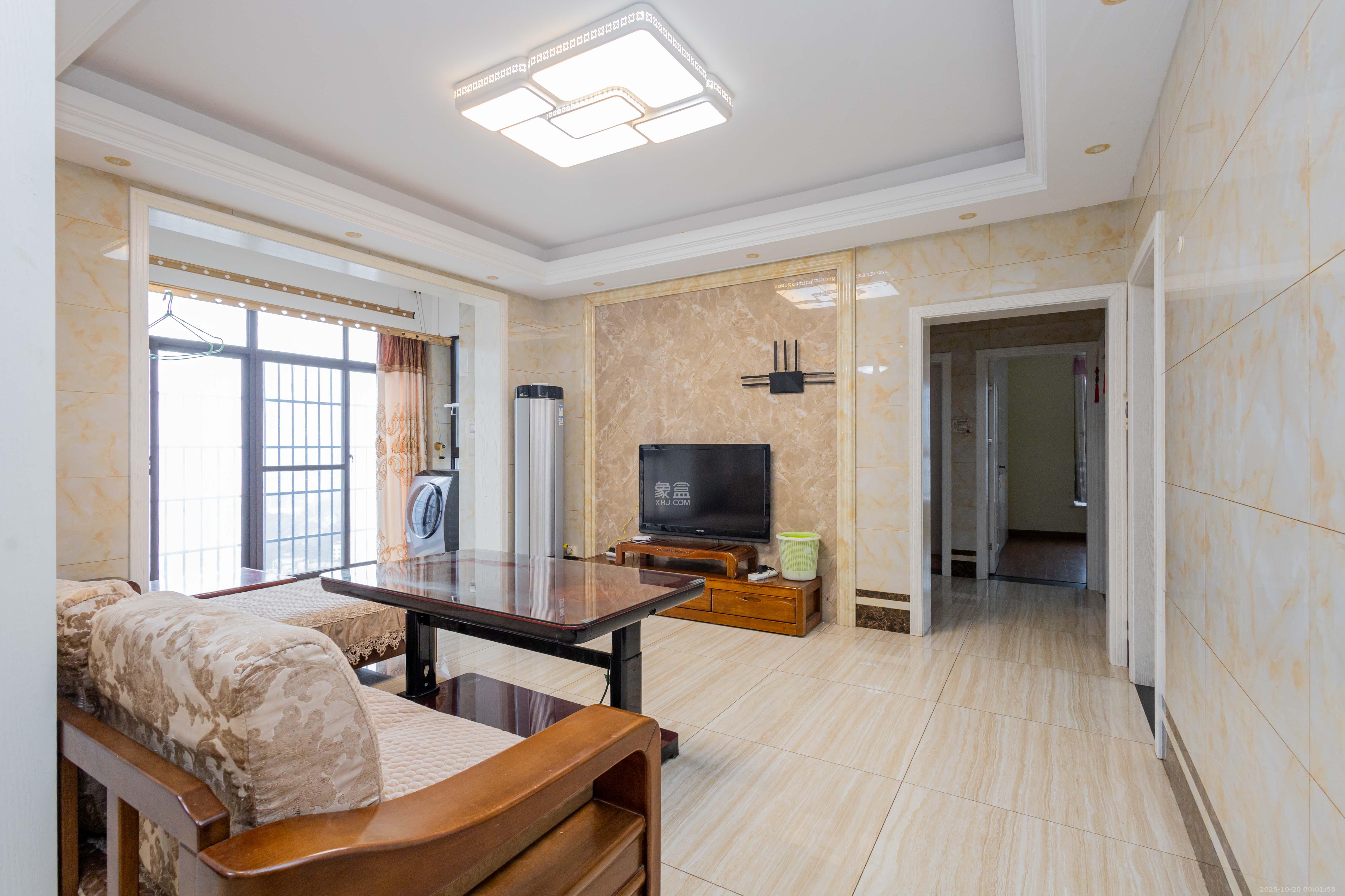 三景华御 4室2厅2卫 75.8万 三景华御 4室2厅2卫 75.8万客厅