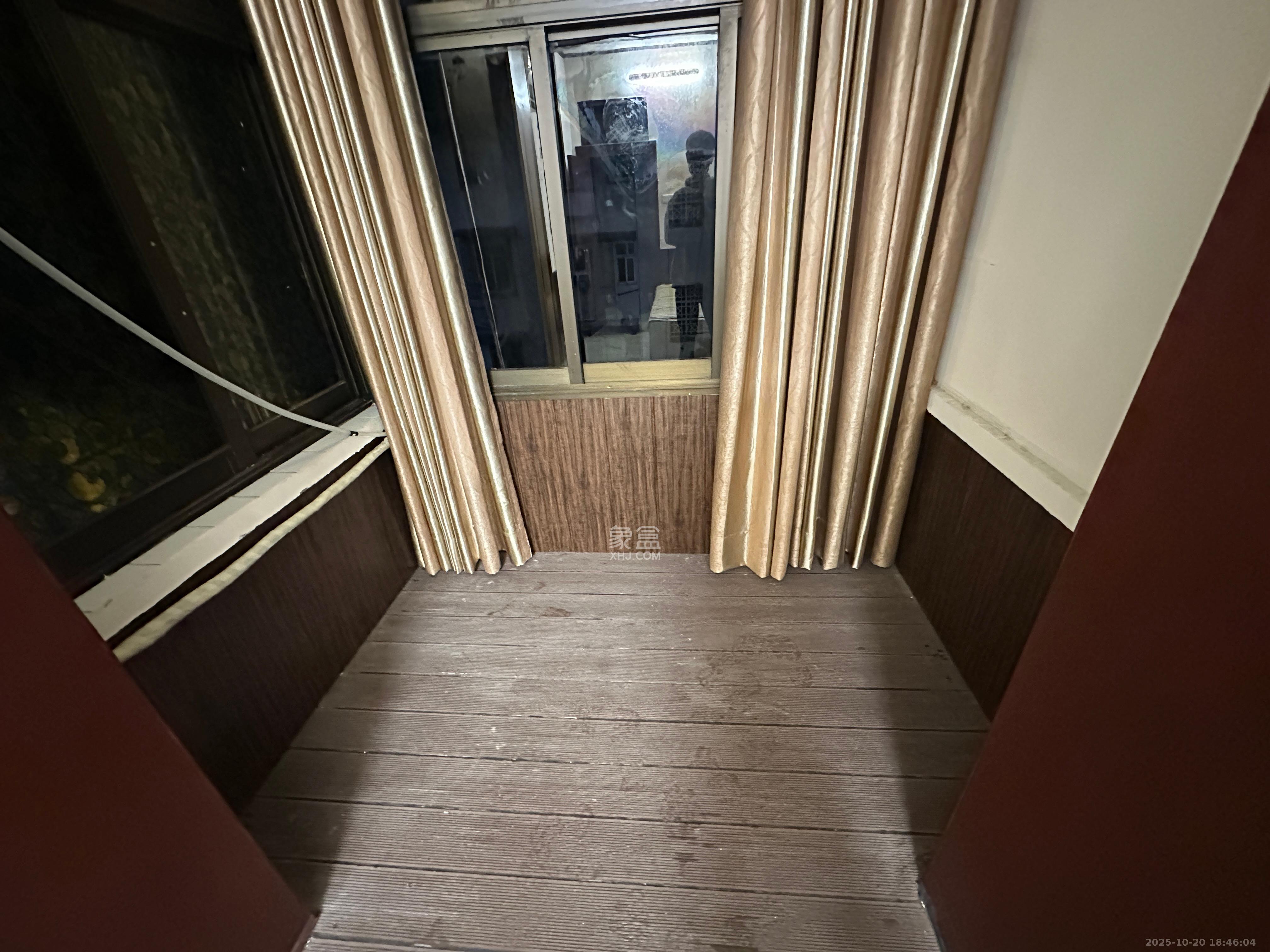 解放四村航道宿舍  2室1厅1卫    1600.0元/月 解放四村航道宿舍  2室1厅1卫    1600.0元/月室内图