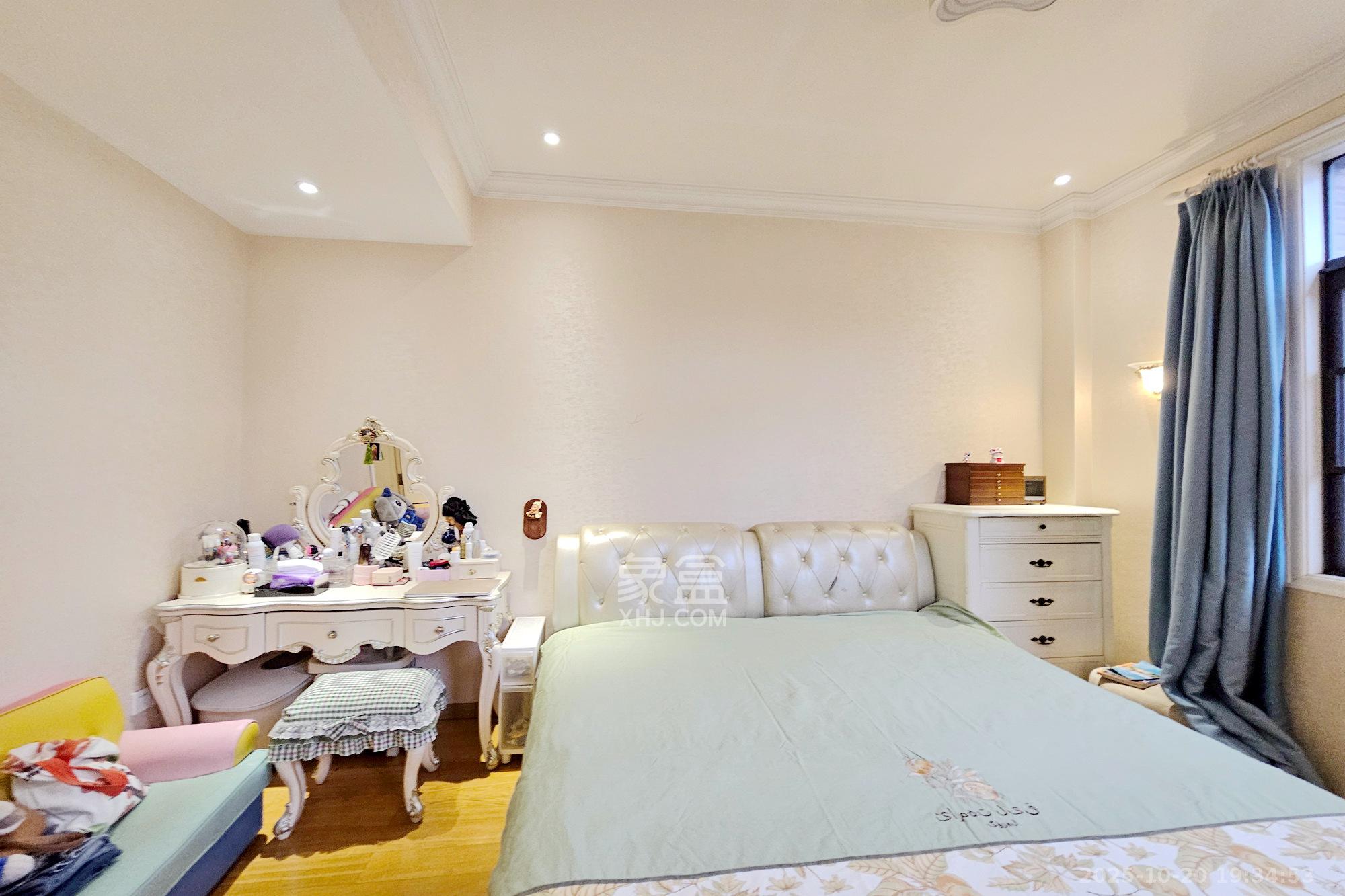 中隆国际御玺  5室2厅4卫    316.0万 中隆国际御玺  5室2厅4卫    316.0万卧室