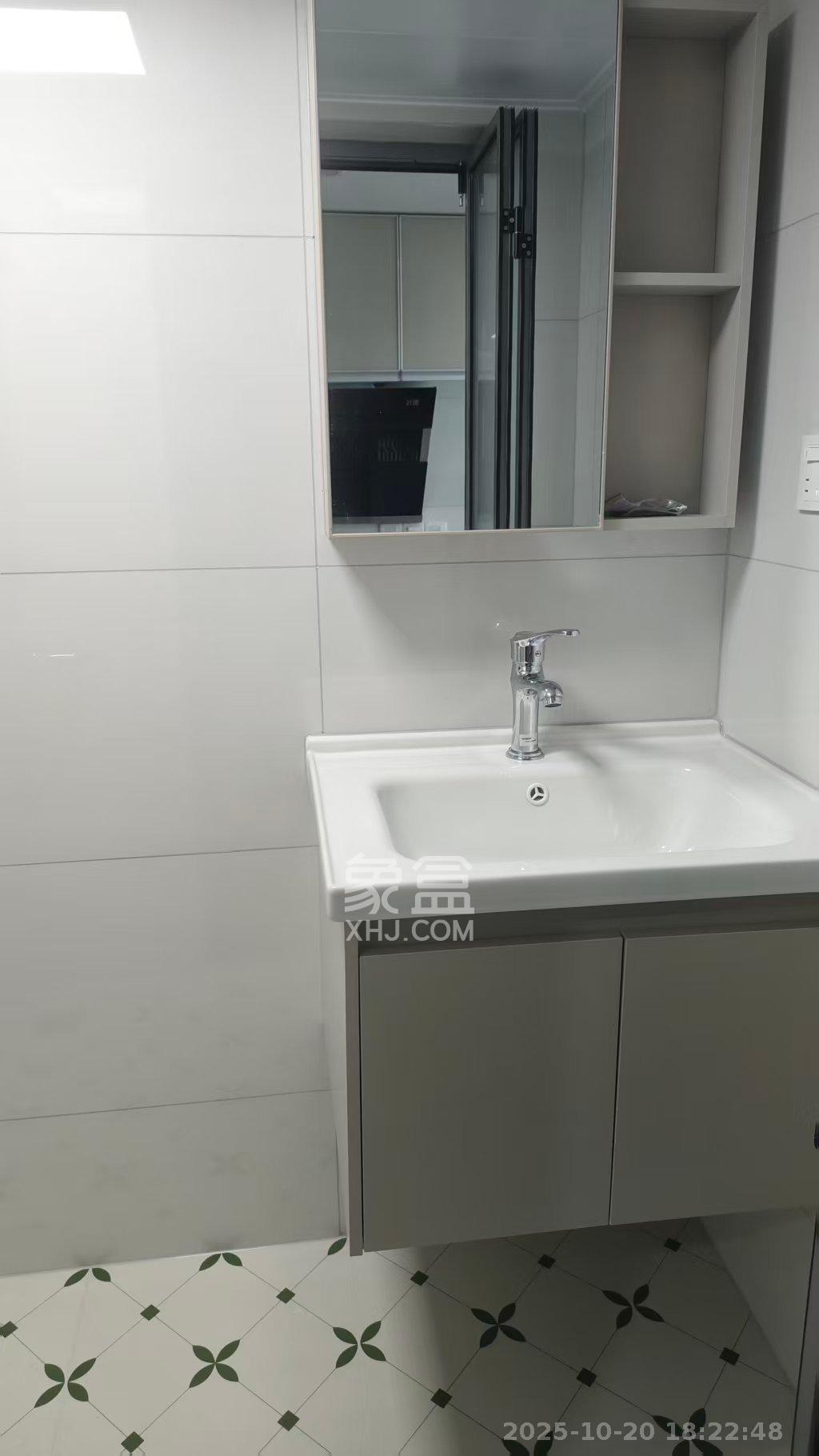 绿地商务广场  1室1厅1卫    1680.0元/月室内图