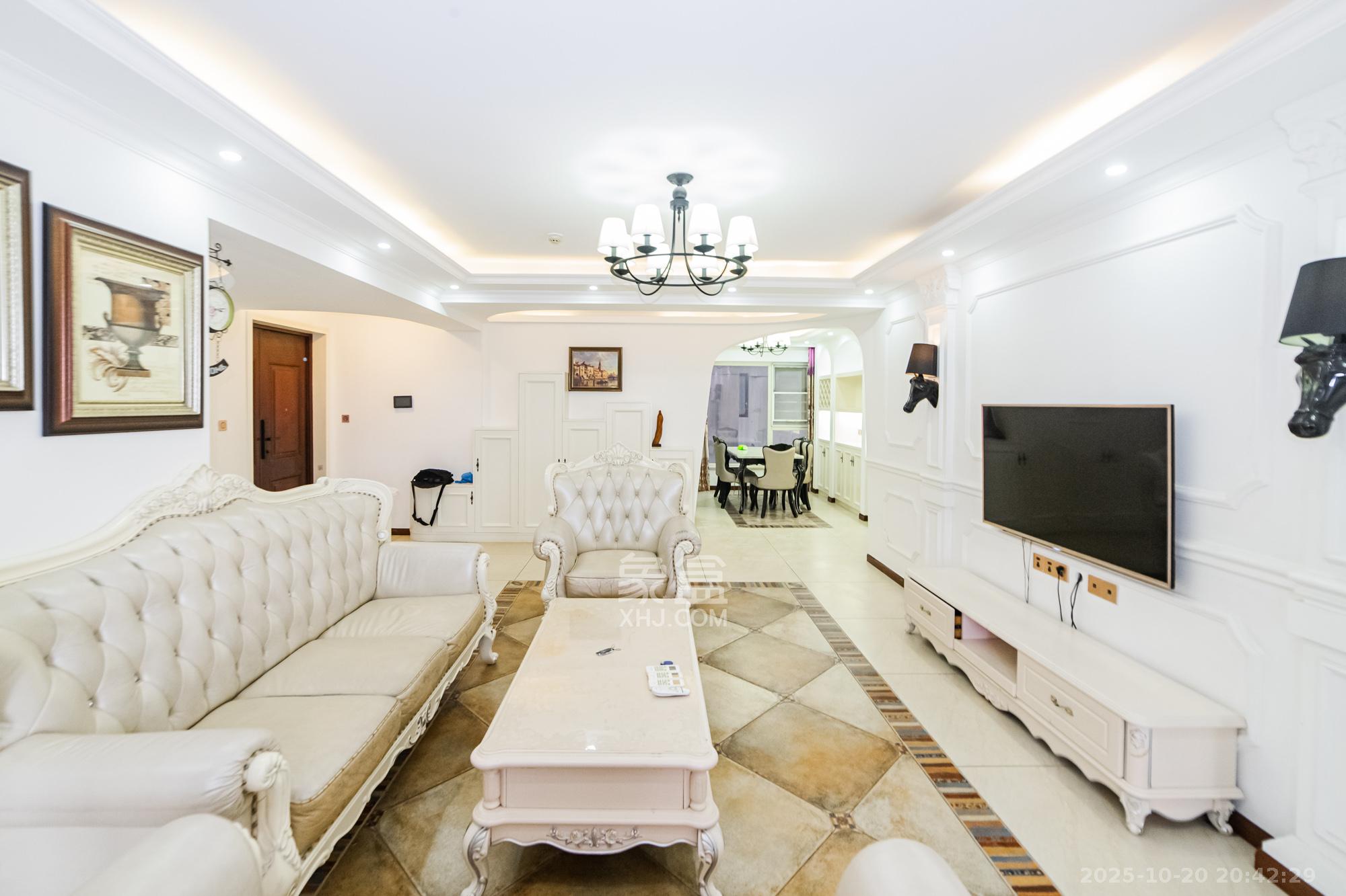 北辰三角洲D2区  4室2厅2卫    185.0万 北辰三角洲D2区  4室2厅2卫    185.0万客厅