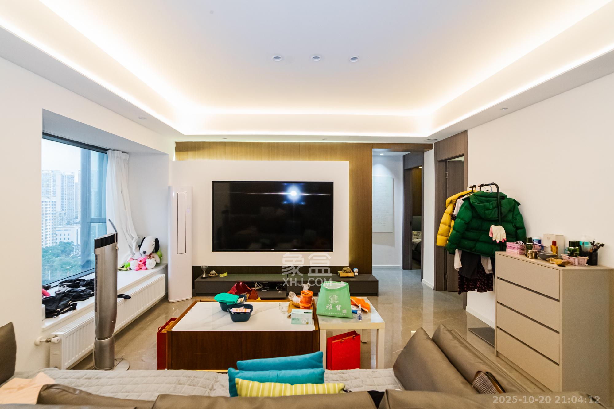 珠江花城三期锦鲤  1室2厅1卫    115.8万 珠江花城三期锦鲤  1室2厅1卫    115.8万客厅