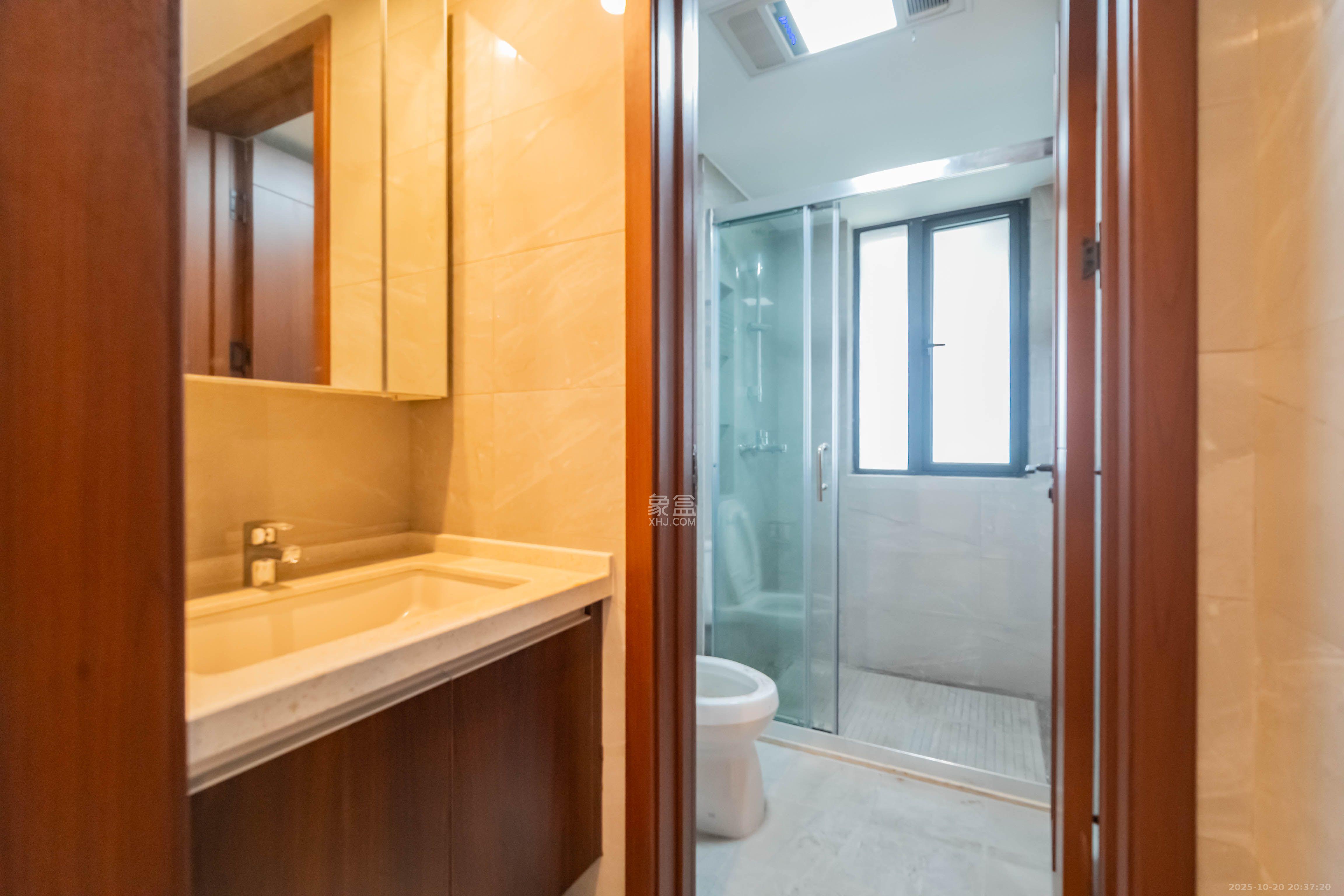 绿地长沙城际空间站(绿地新里佳苑)  5室2厅2卫    4000.0元/月 绿地长沙城际空间站(绿地新里佳苑)  5室2厅2卫    4000.0元/月室内图