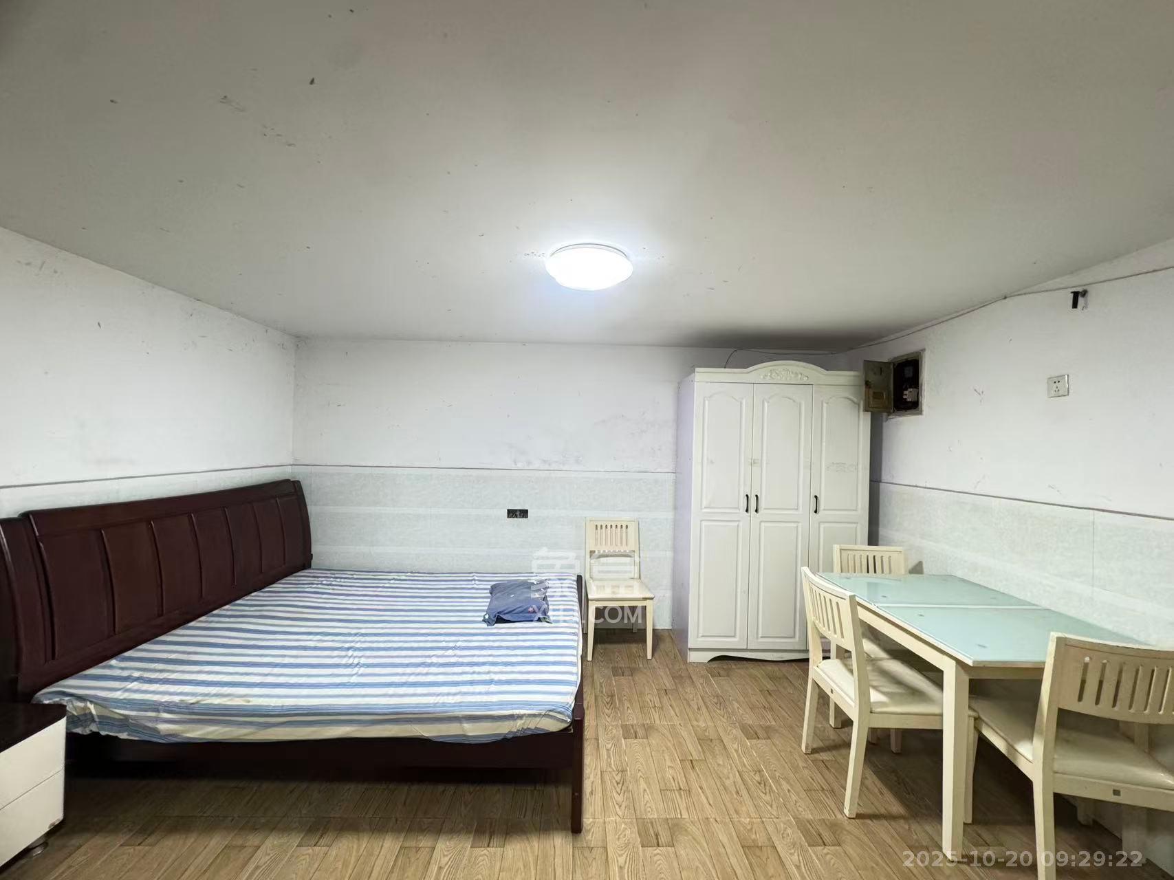 恩瑞麓山名园(龙王港小区)  1室0厅1卫    700.0元/月 恩瑞麓山名园(龙王港小区)  1室0厅1卫    700.0元/月室内图